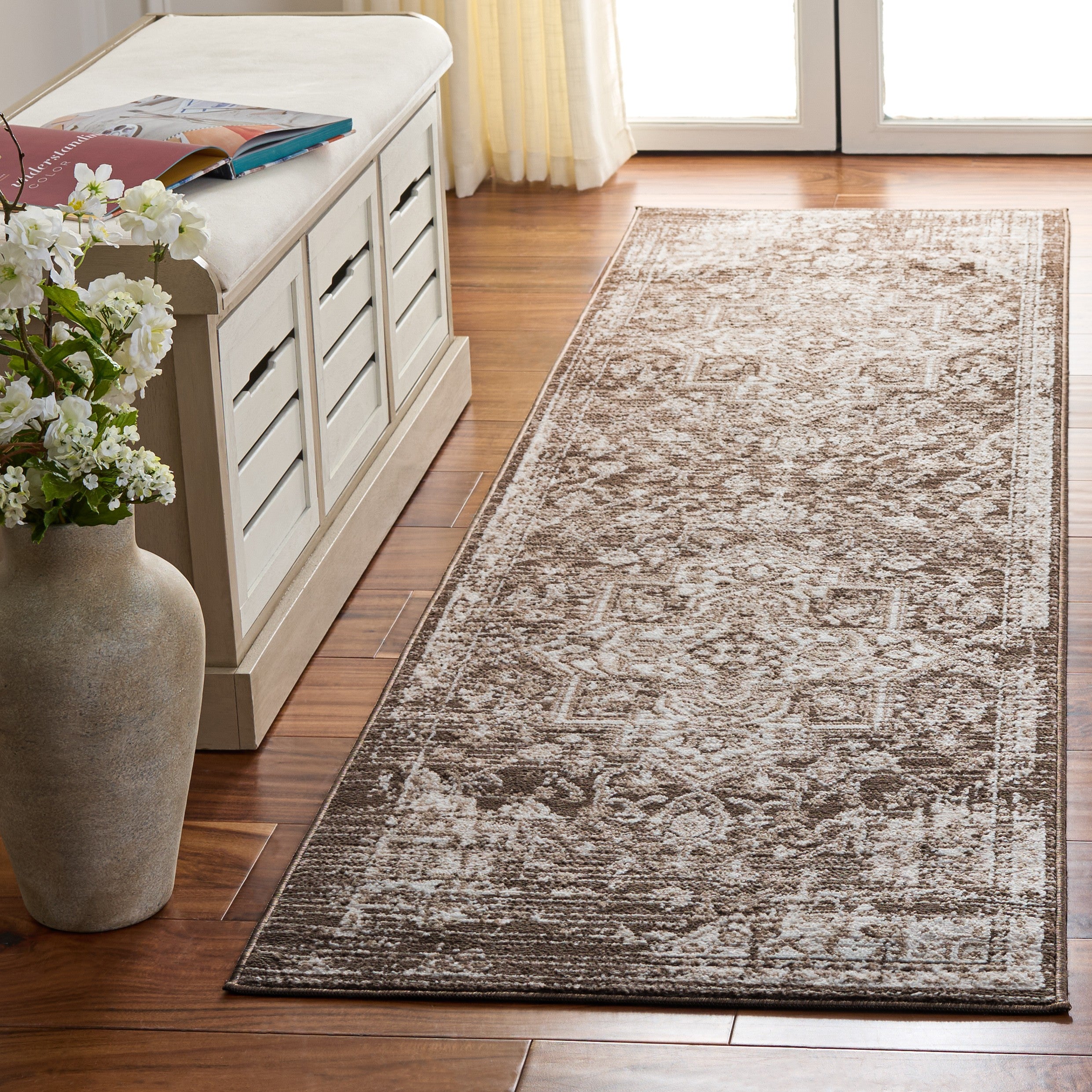 CHAMBER 202 – BROWN / IVORY