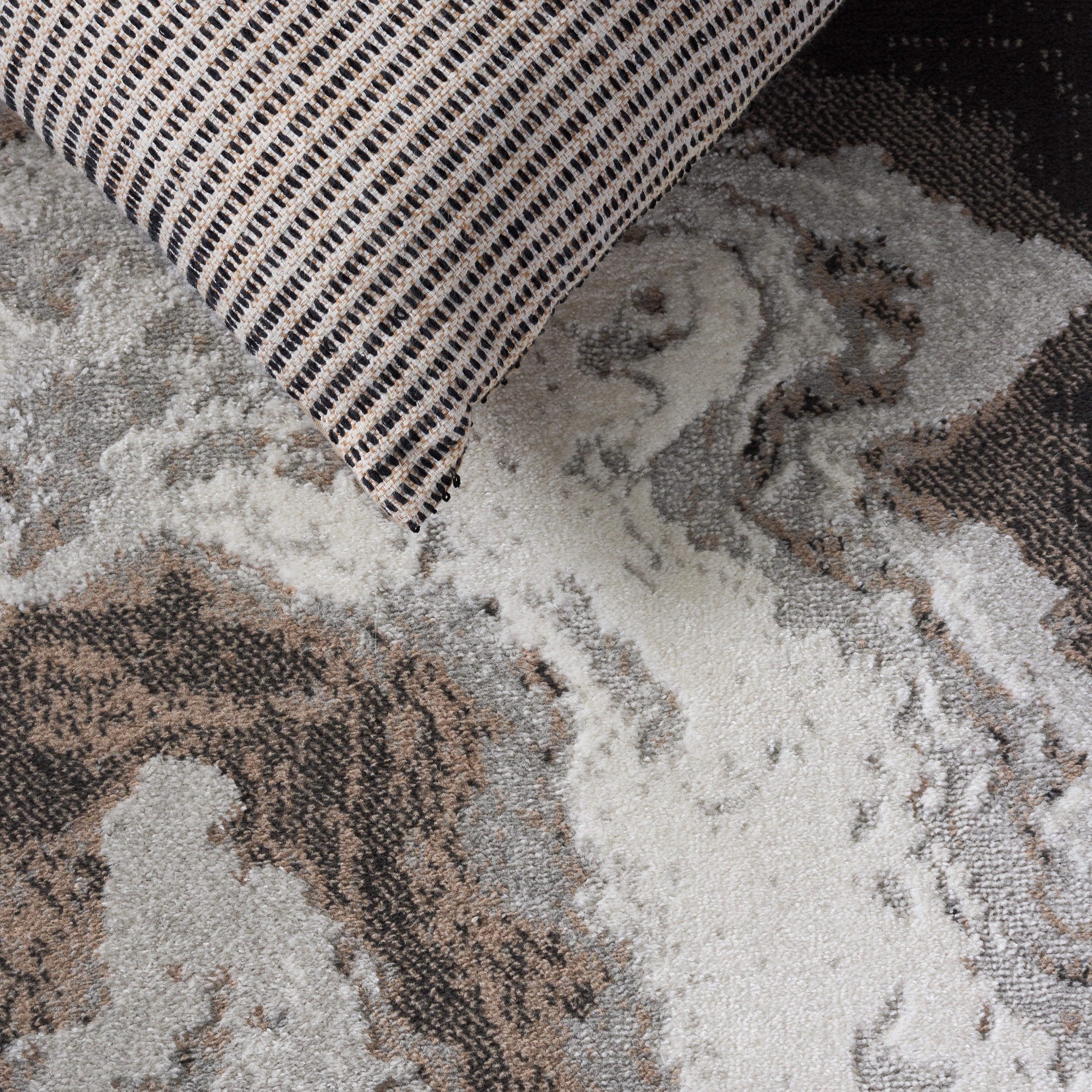 CHAMBER 204 – GREY / IVORY