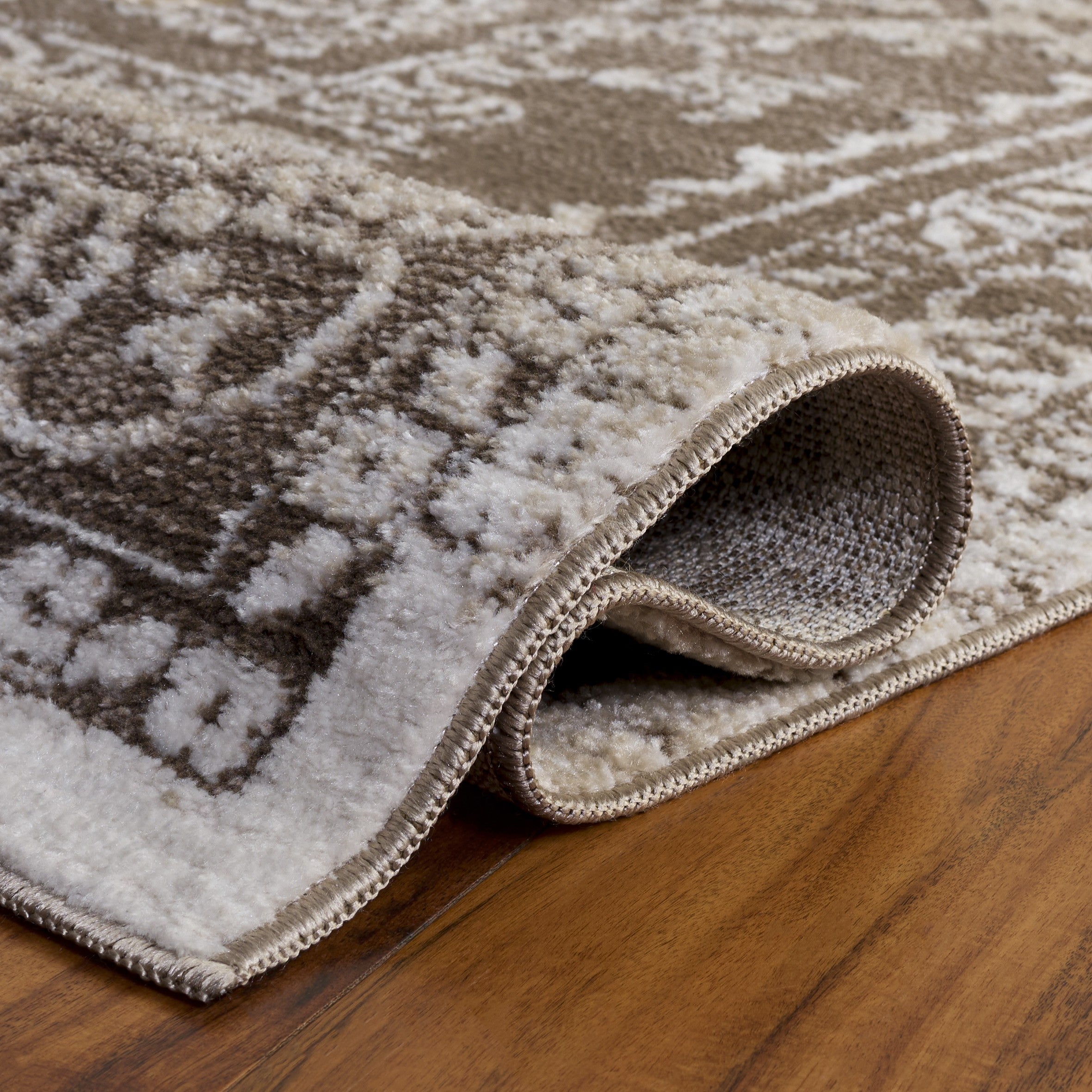 CHAMBER 210 – BROWN / IVORY