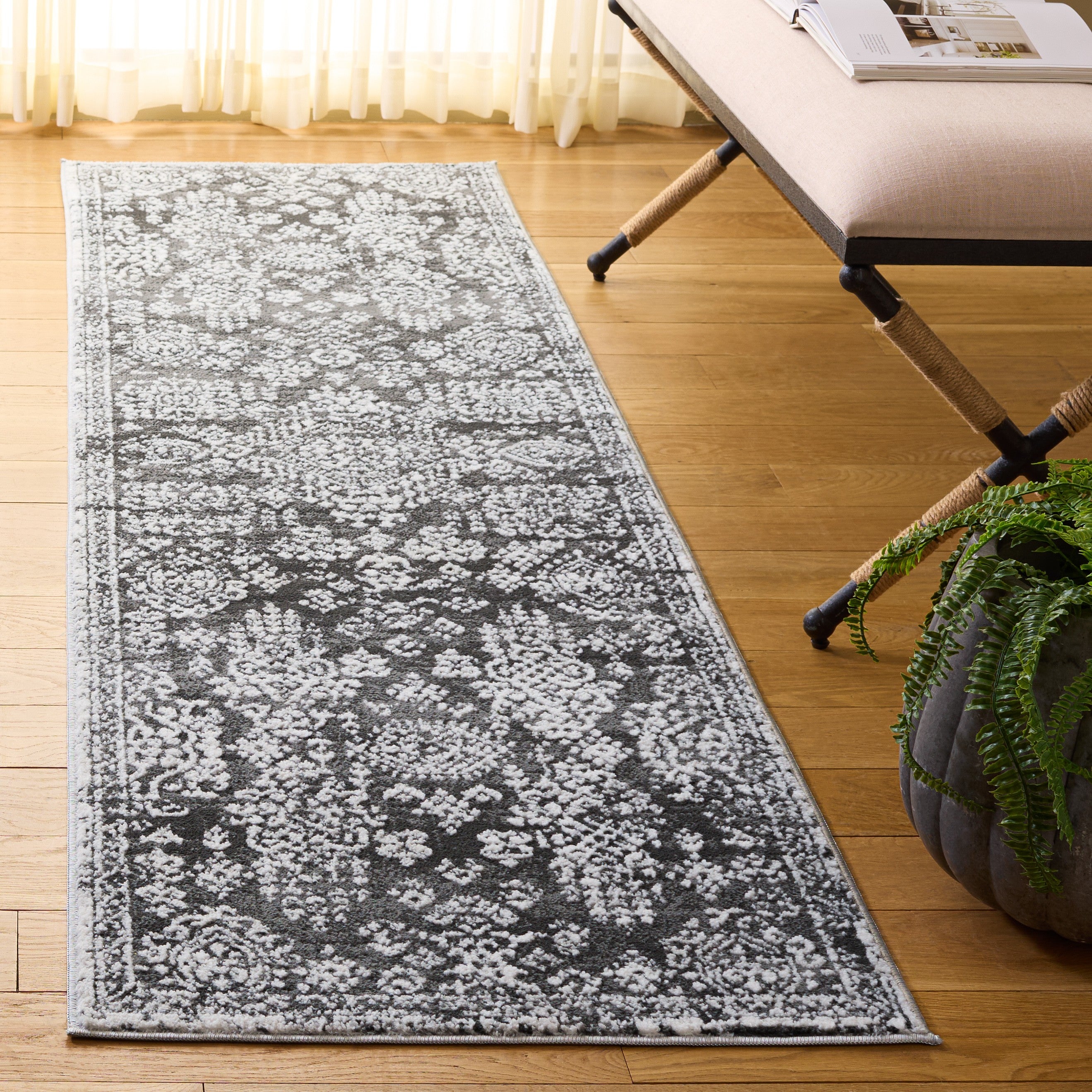 CHAMBER 212 – DARK GREY / IVORY
