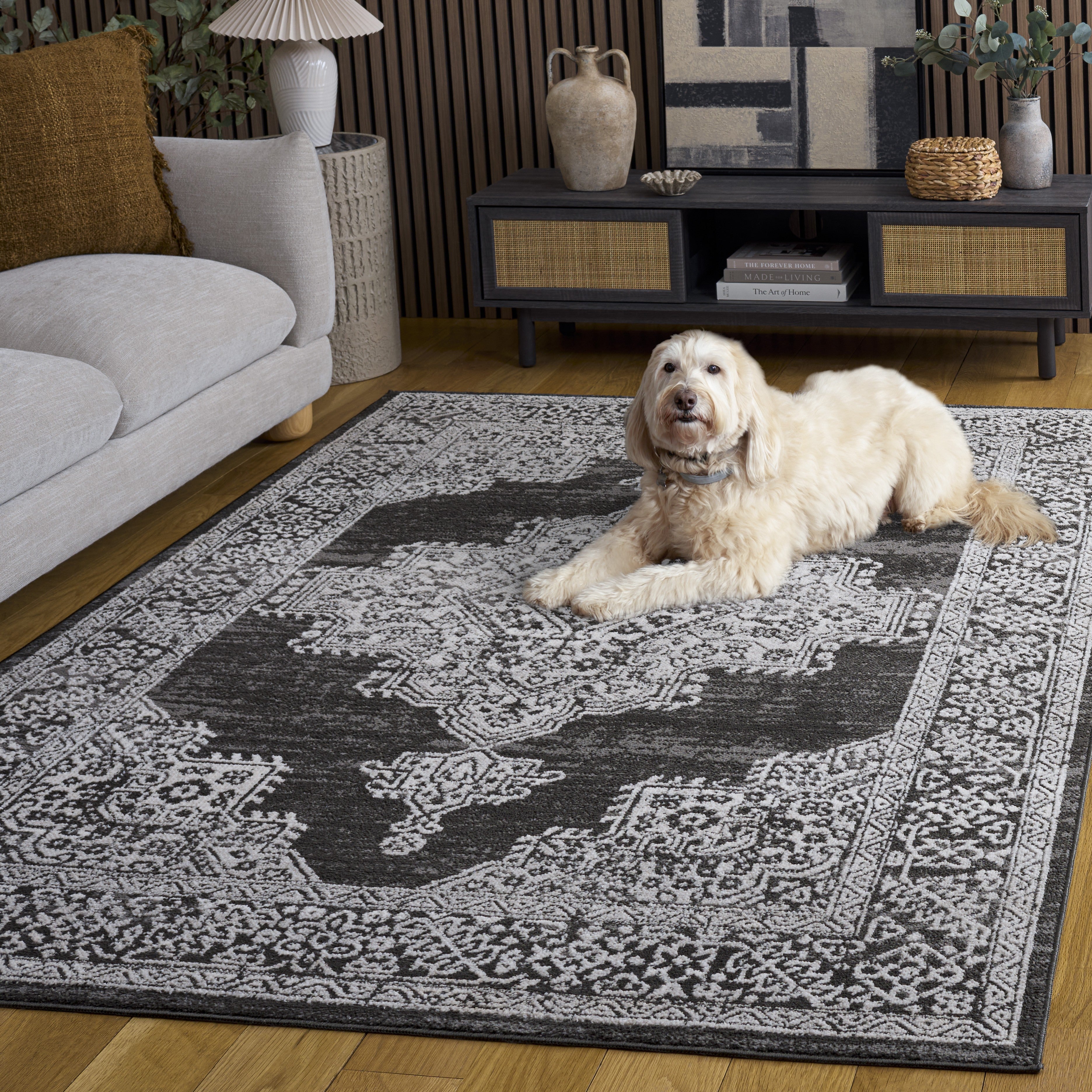 CHAMBER 218 – DARK GREY / IVORY