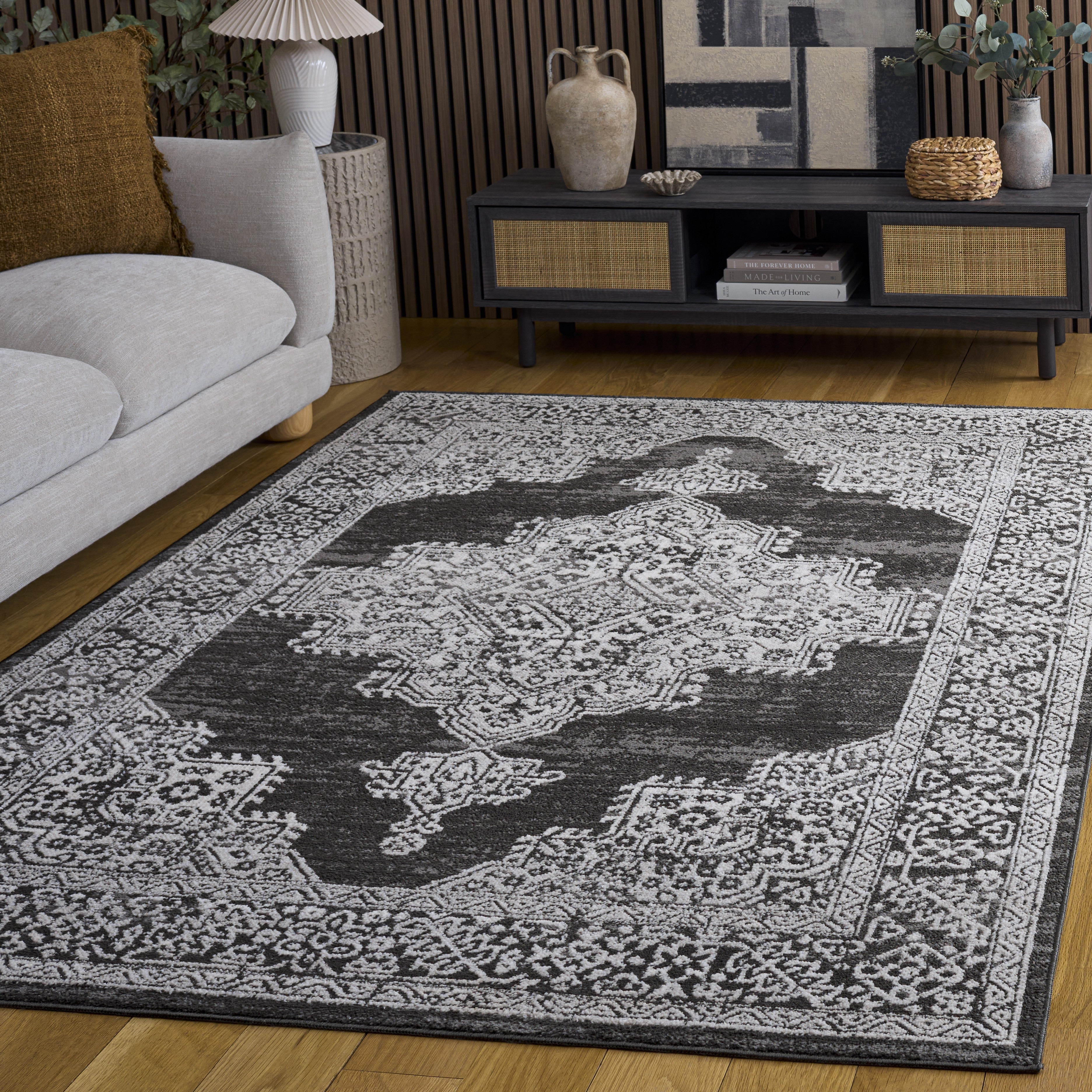 CHAMBER 218 – DARK GREY / IVORY
