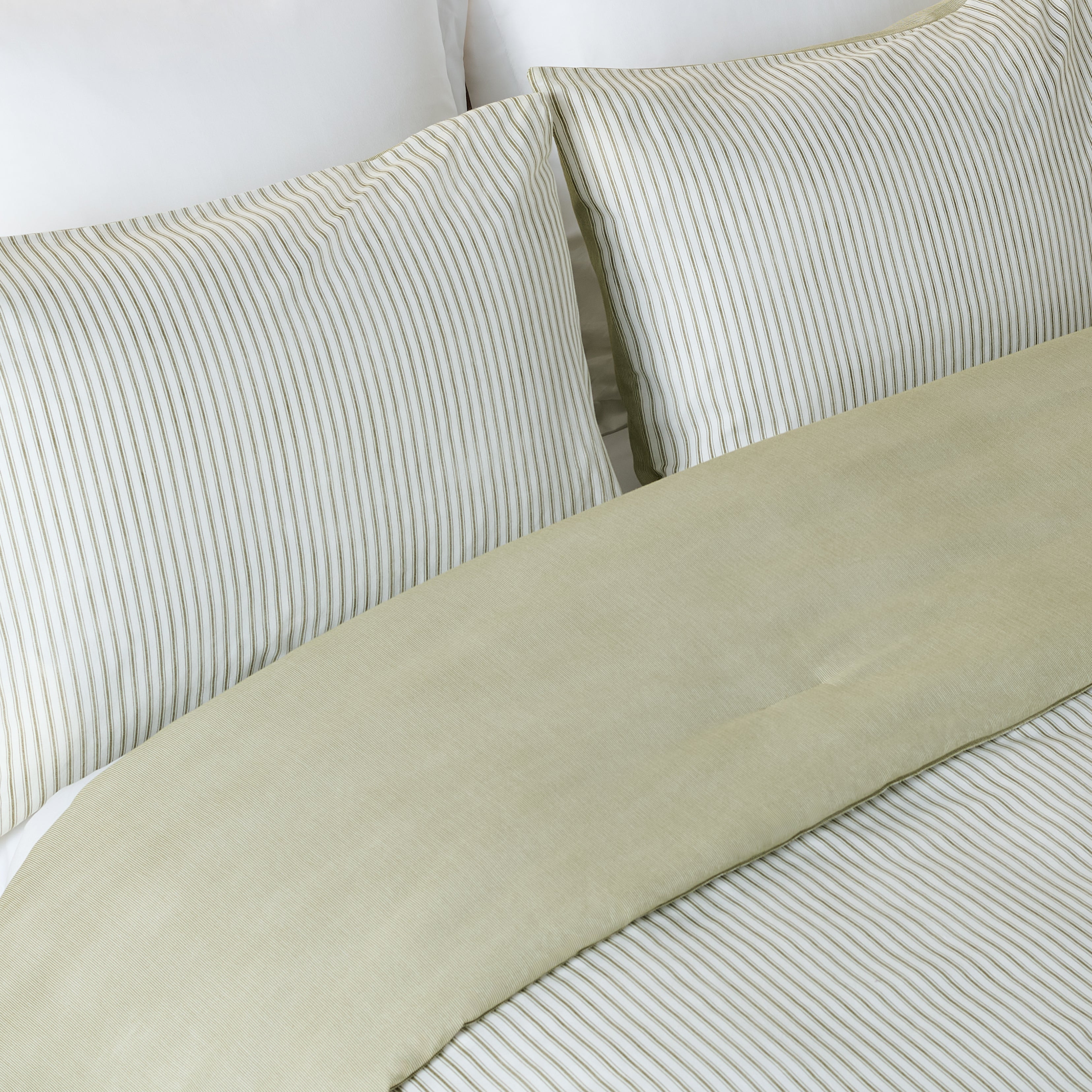 OLIVE / WHITE