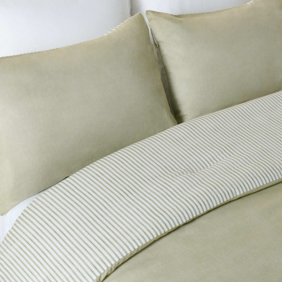 OLIVE / WHITE
