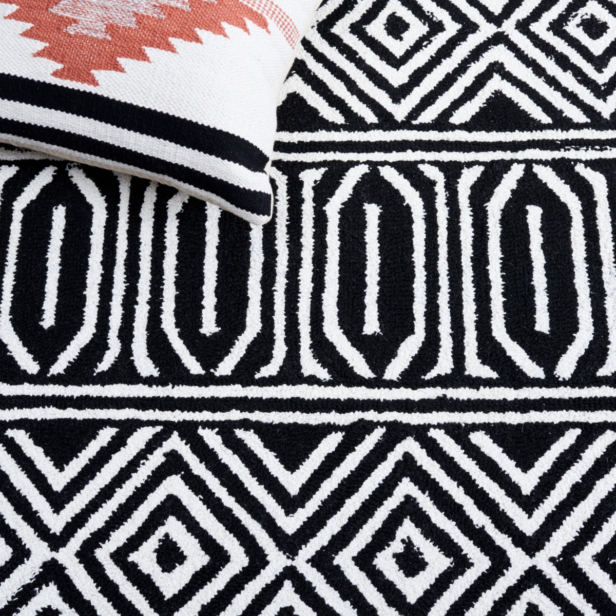 IVORY / BLACK