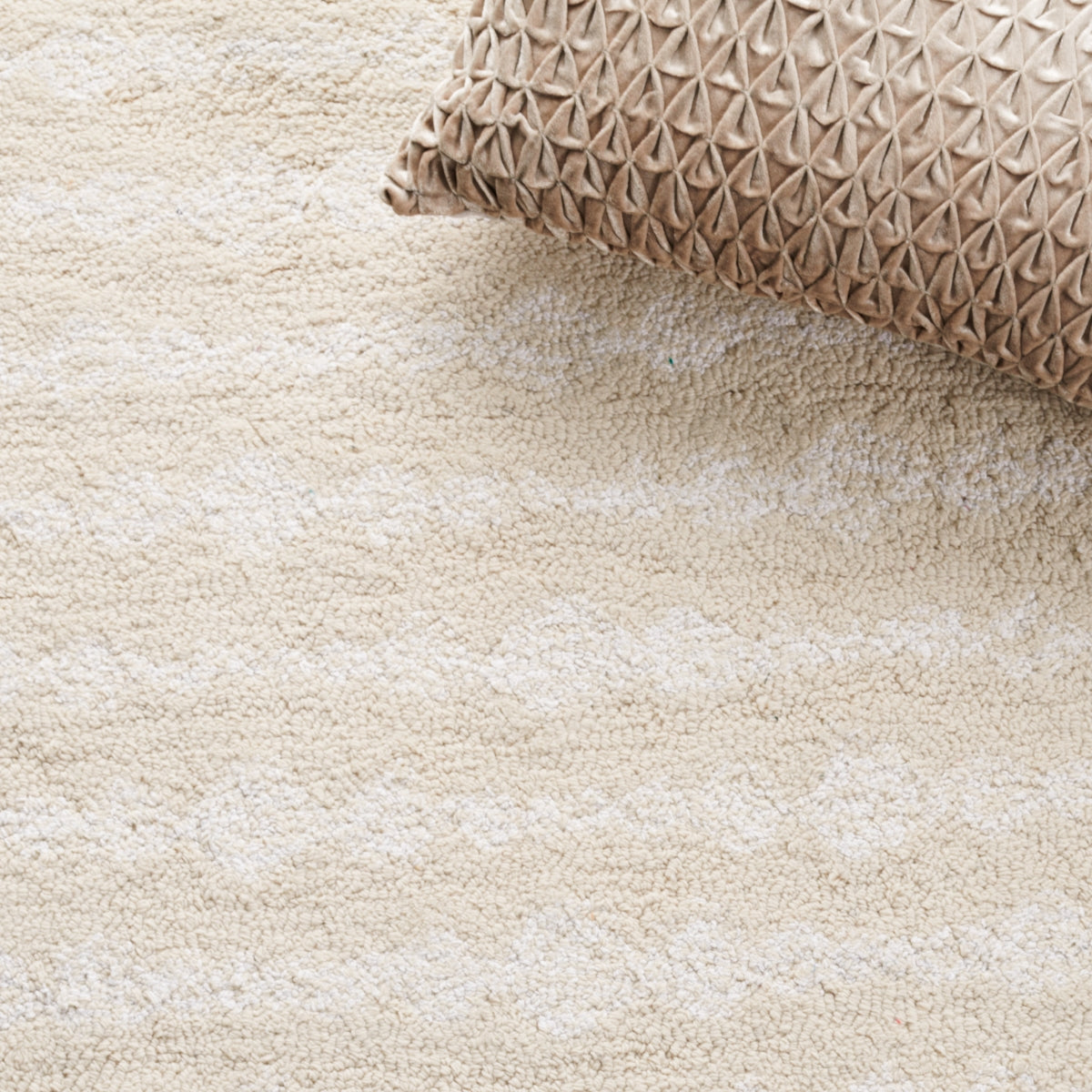 BEIGE / IVORY