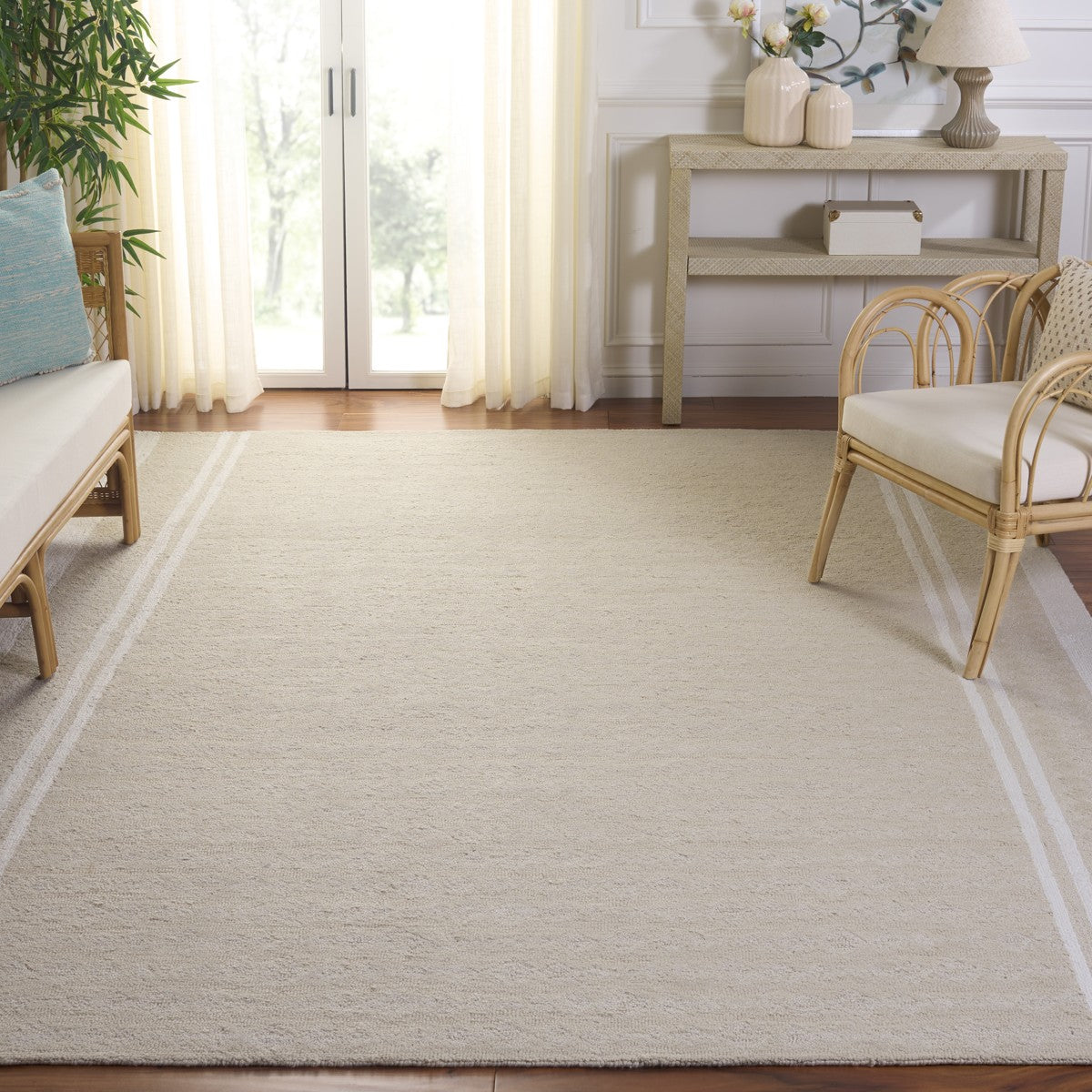 BEIGE / IVORY