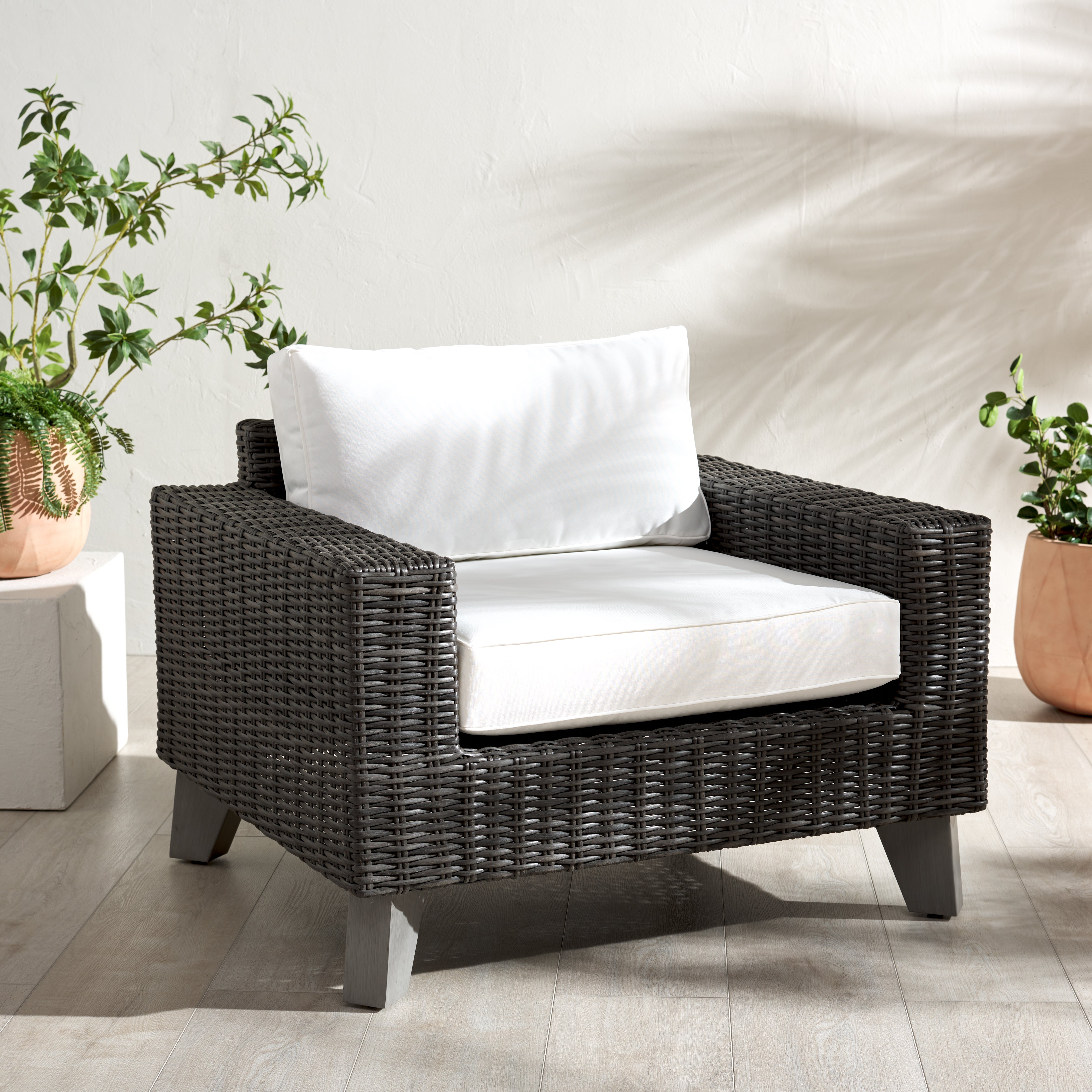 Safavieh Couture Margarita Wicker Patio Chair, CPT2101 - Dark Grey / White