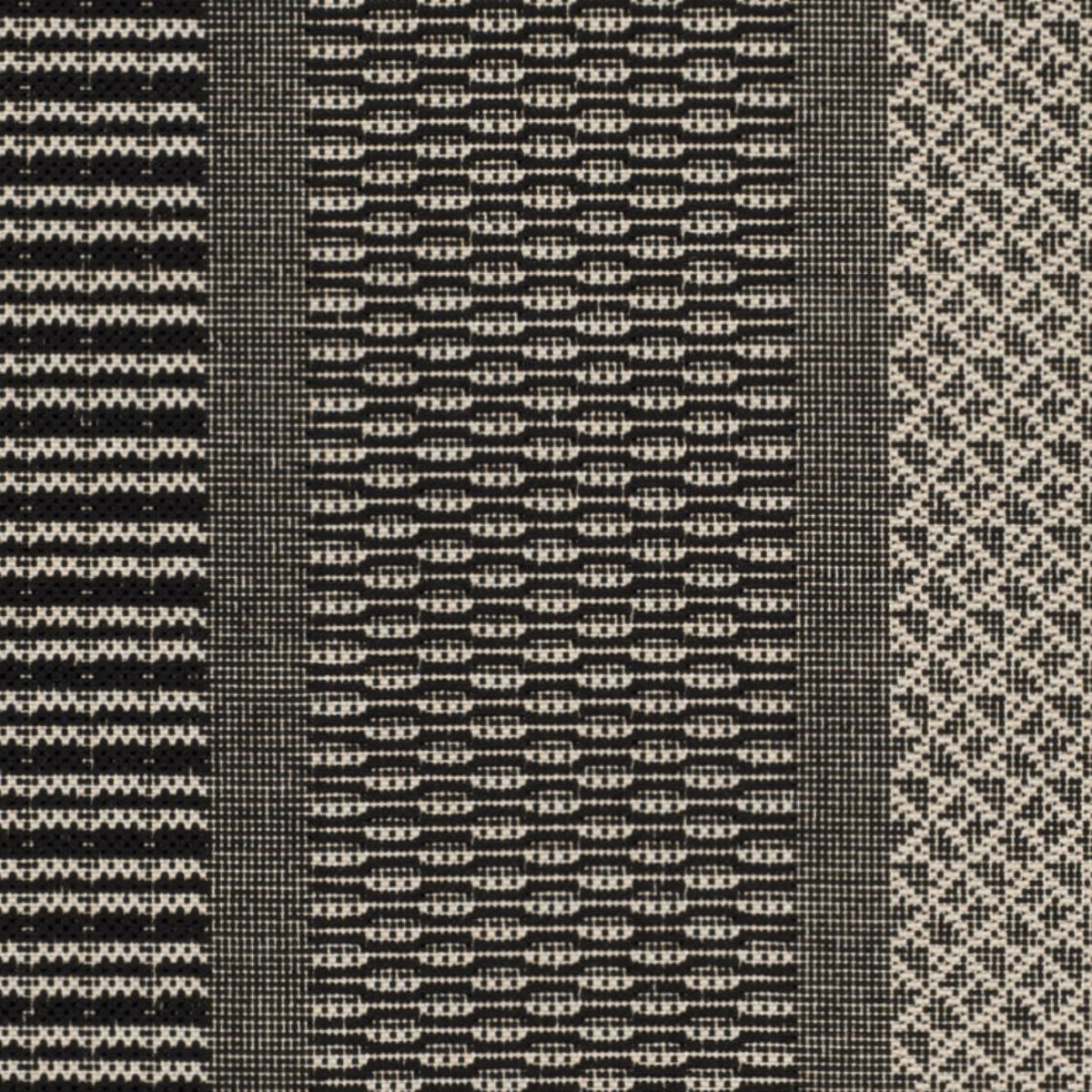 BLACK / SAND
