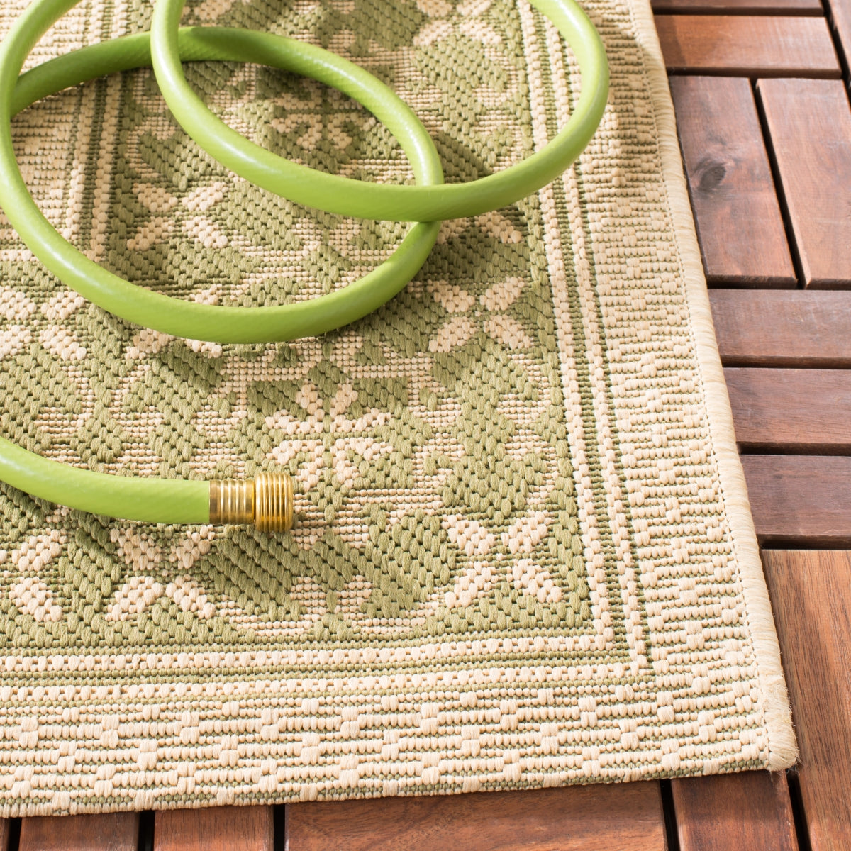 CREAM / GREEN