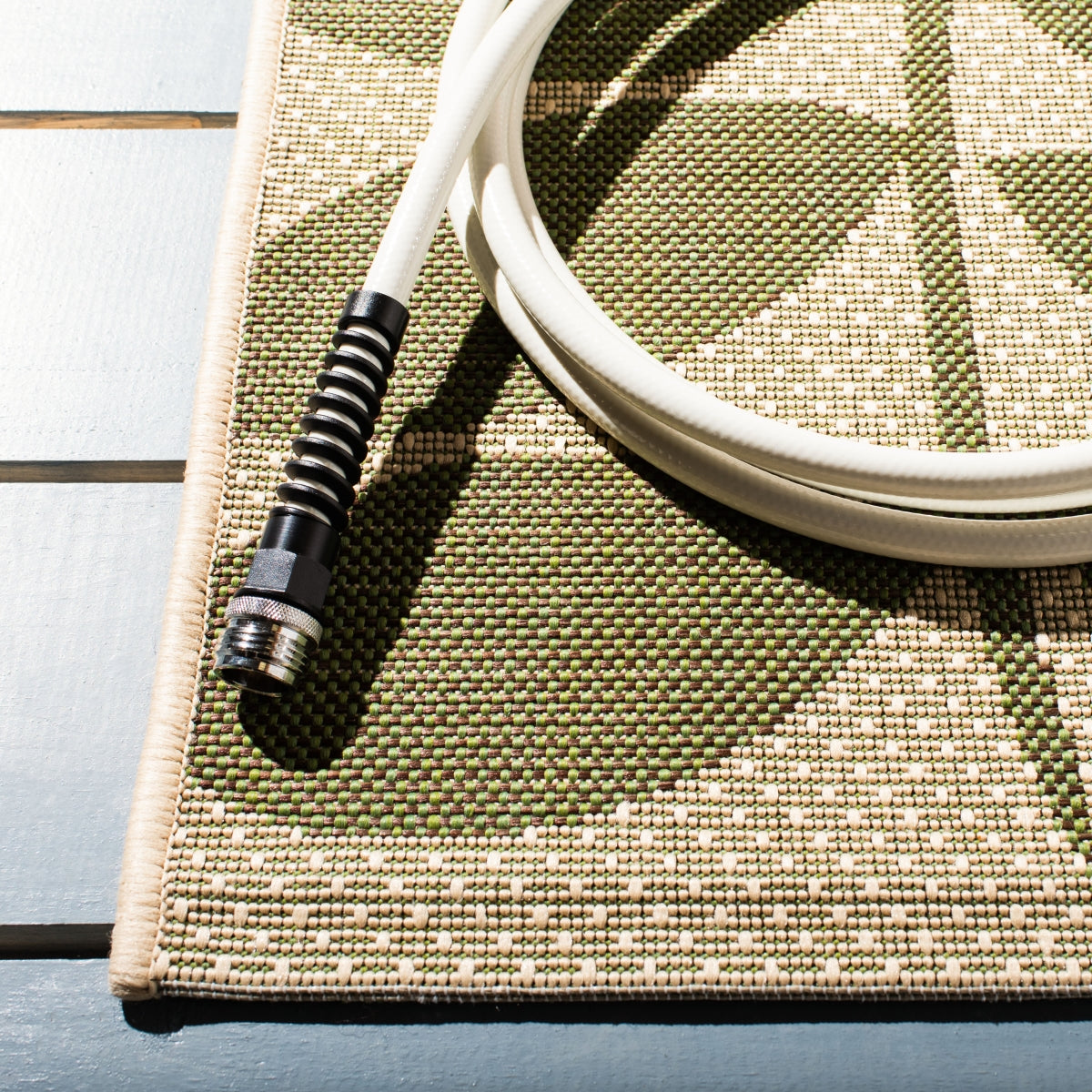 CREAM / GREEN