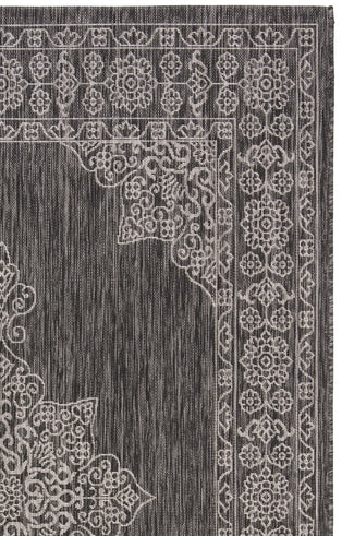 BLACK / IVORY