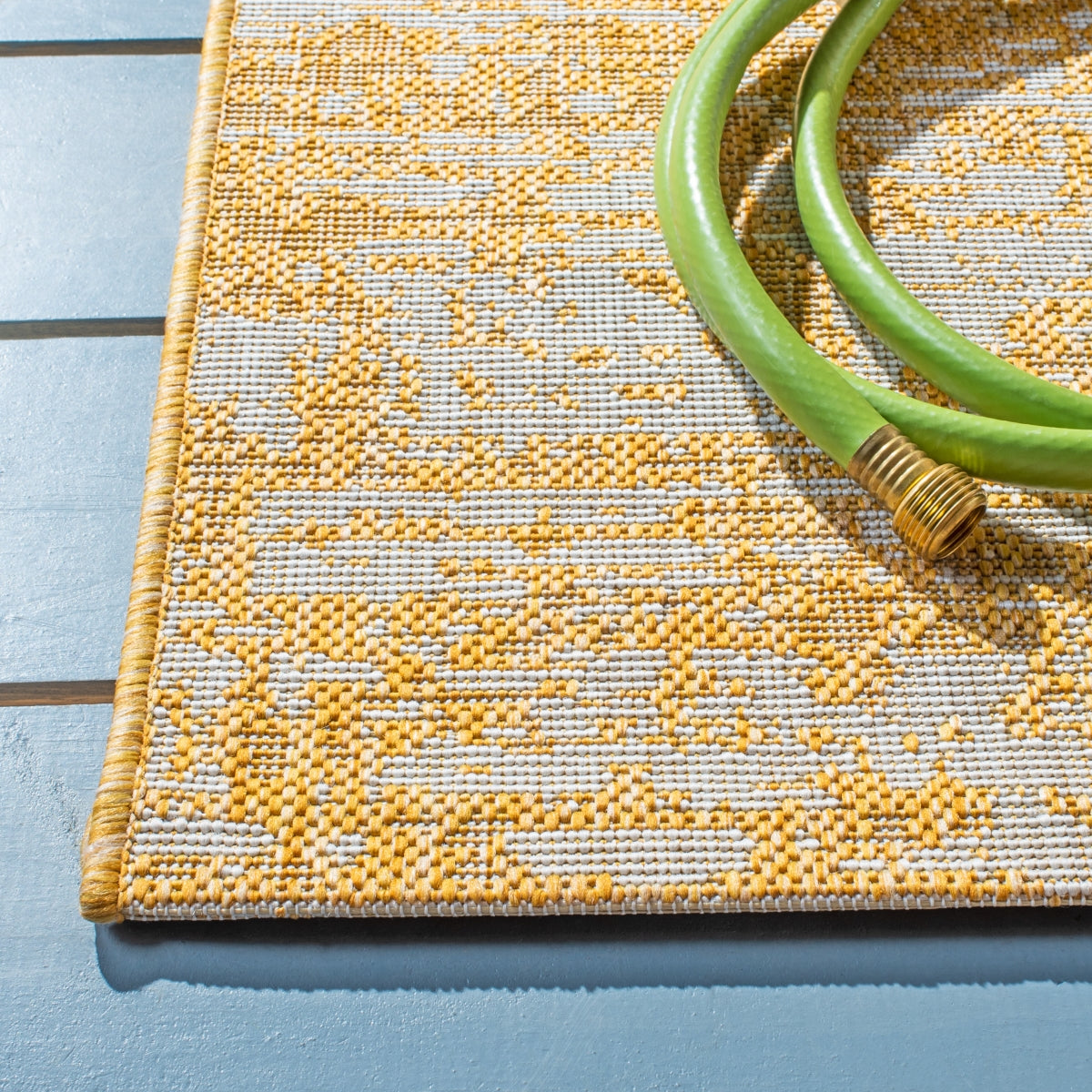 GOLD / IVORY