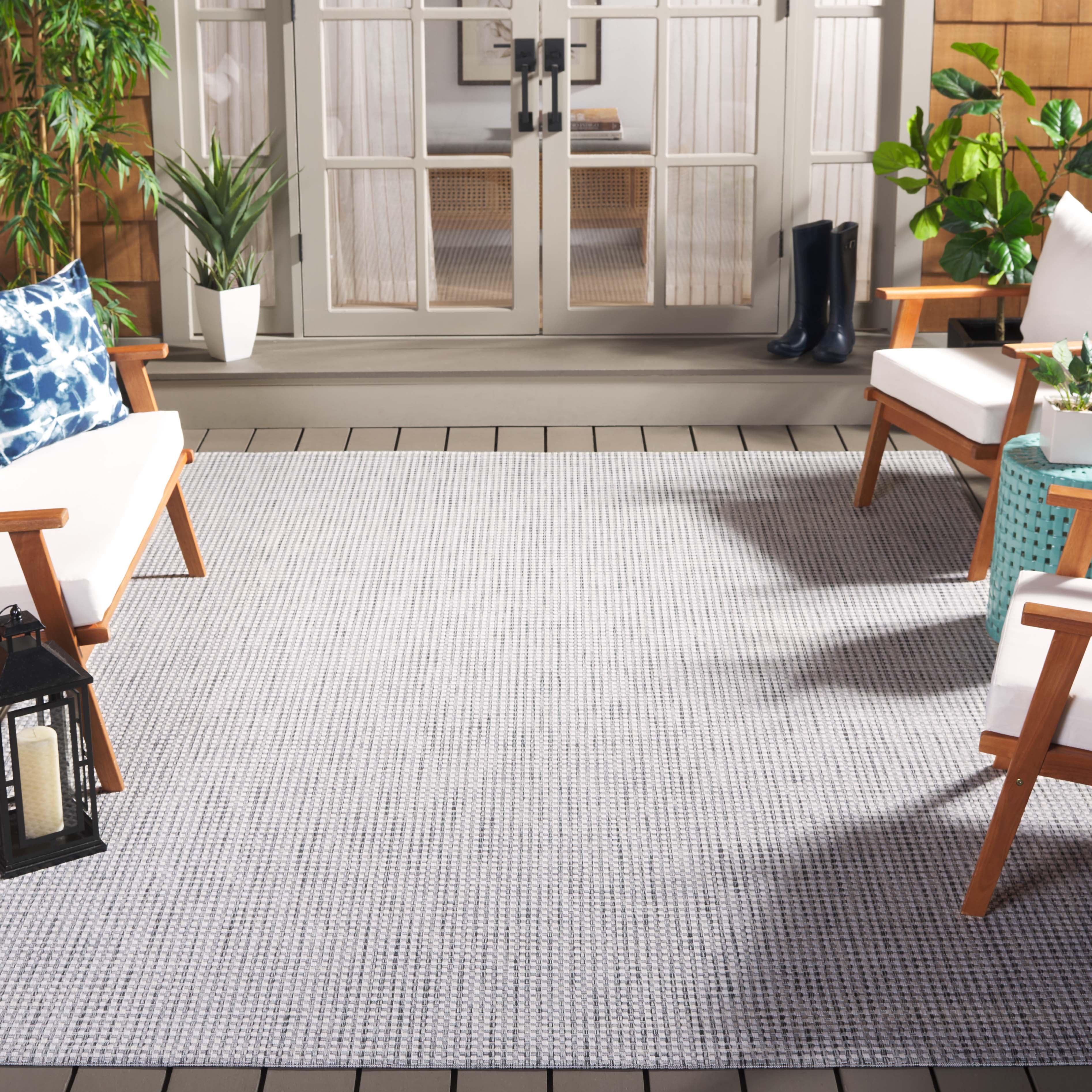 IVORY / DARK GREY