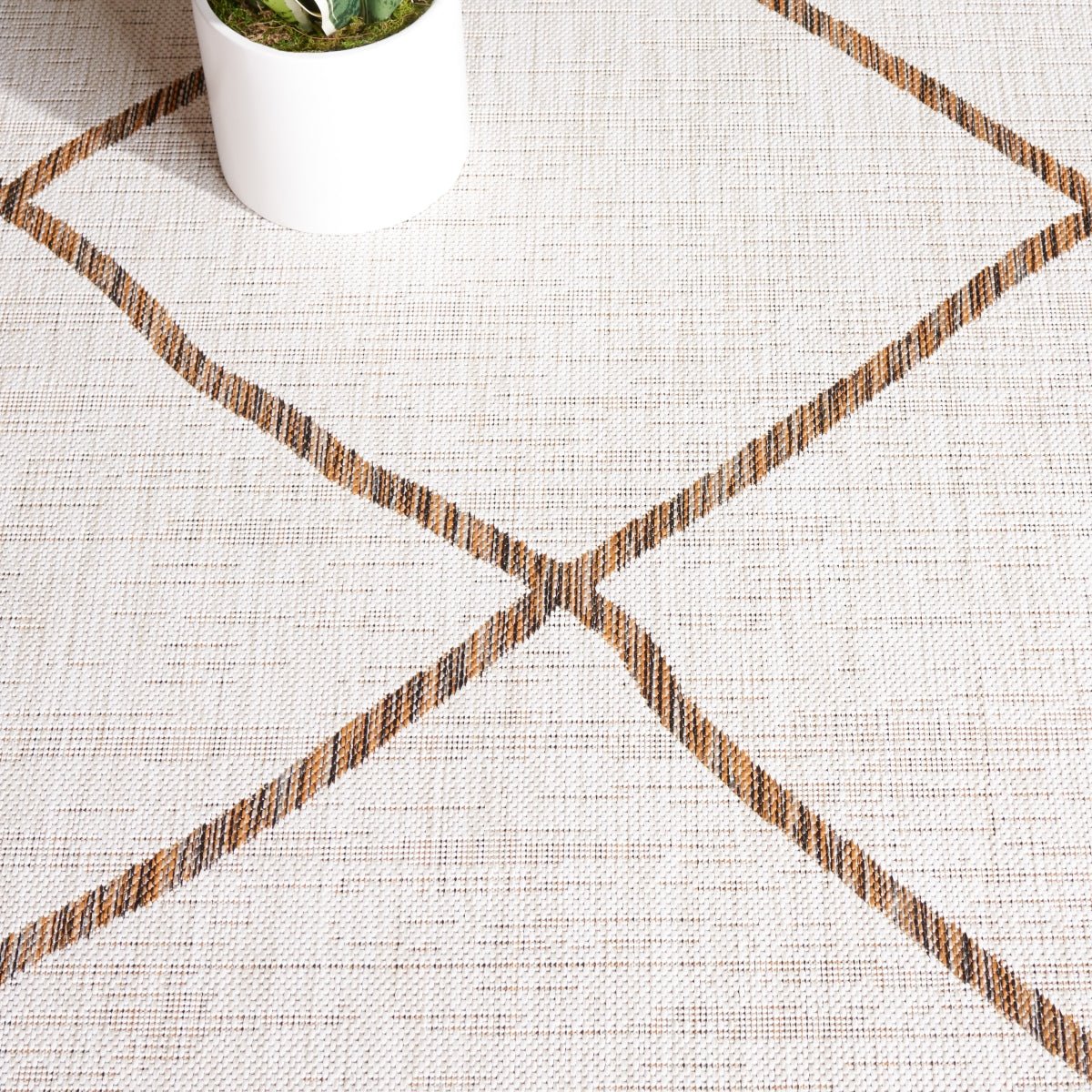 IVORY / BROWN