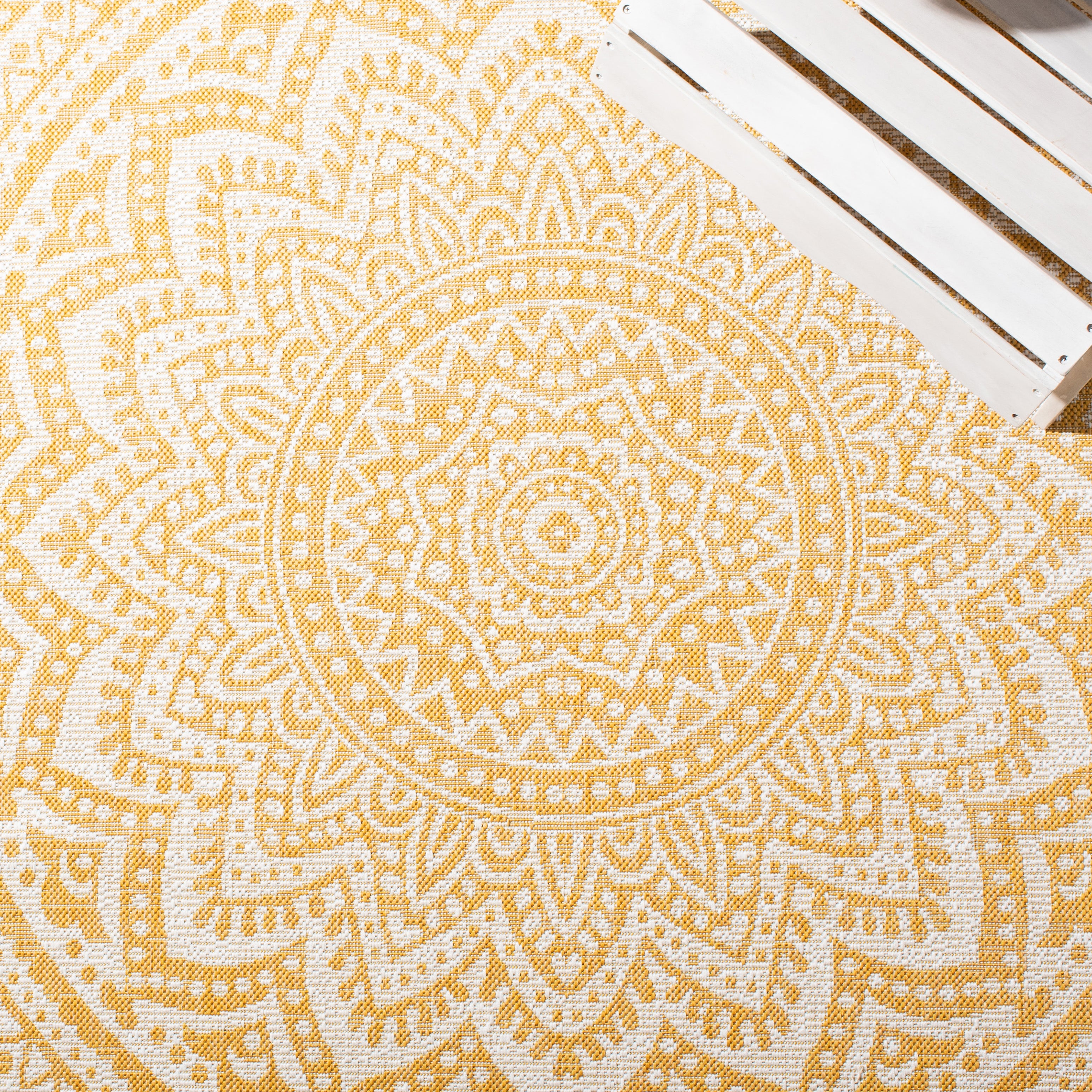 IVORY / GOLD