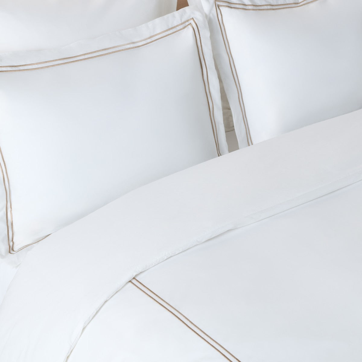GOLDEN TAUPE / WHITE
