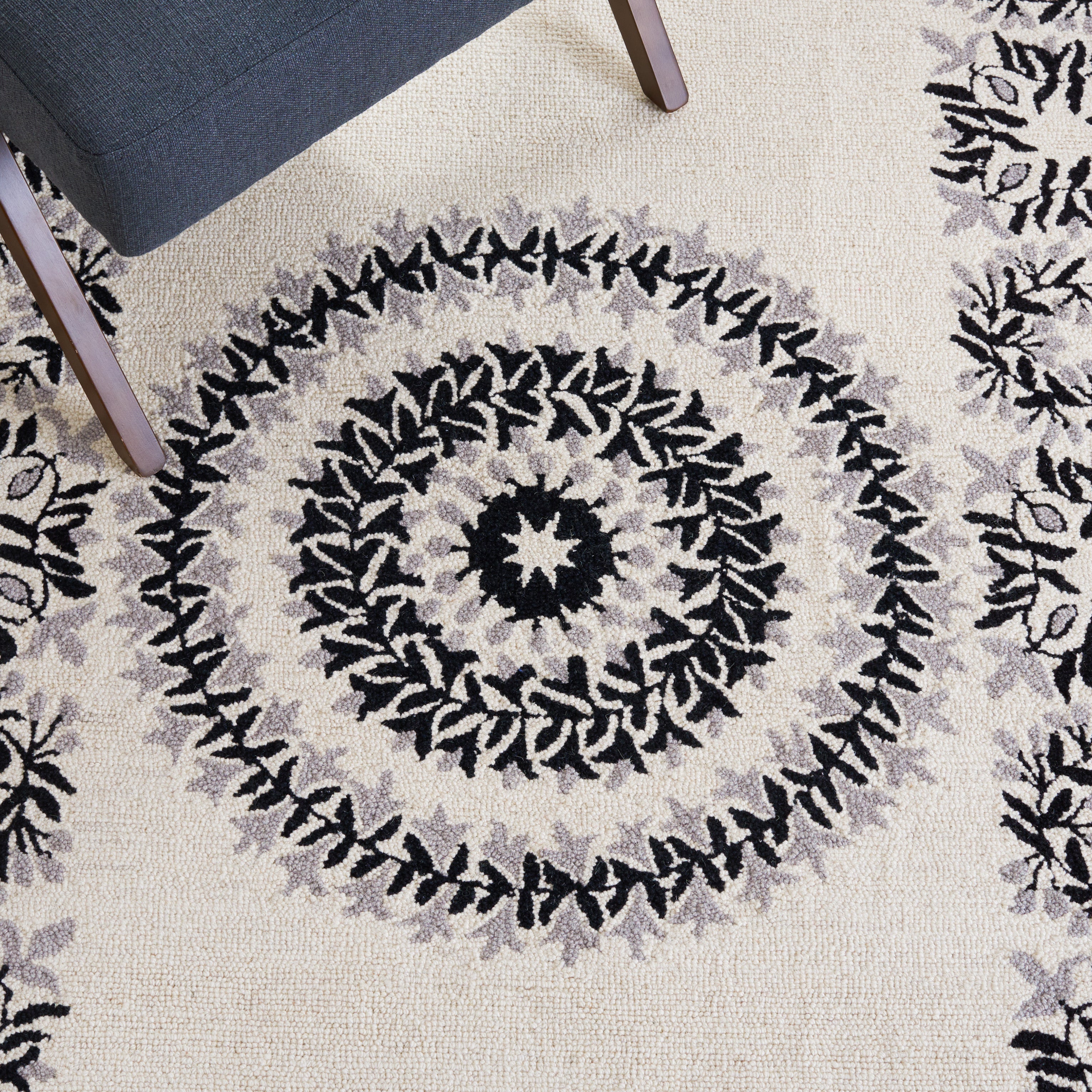 EMPIRE 826 – IVORY / BLACK