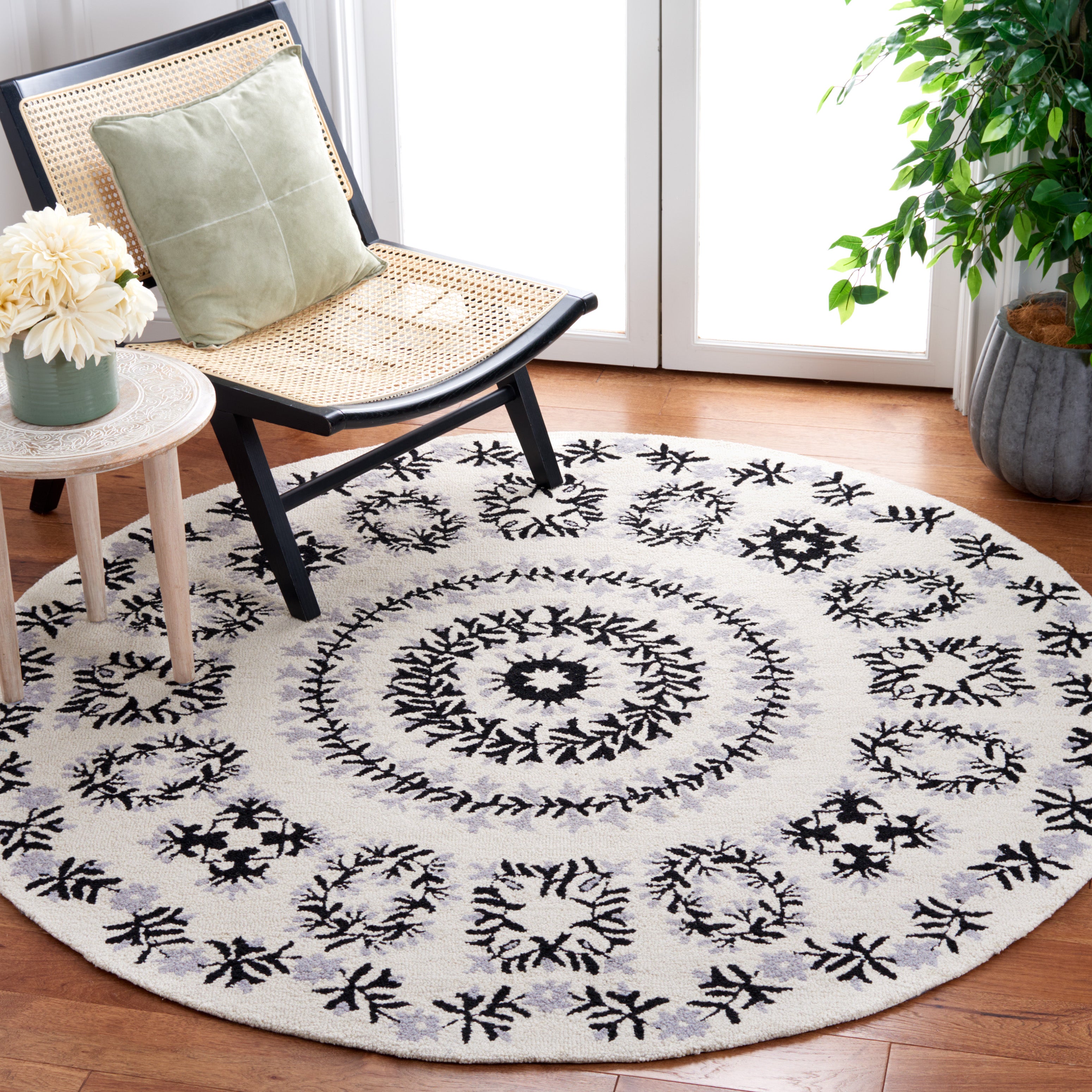 EMPIRE 826 – IVORY / BLACK