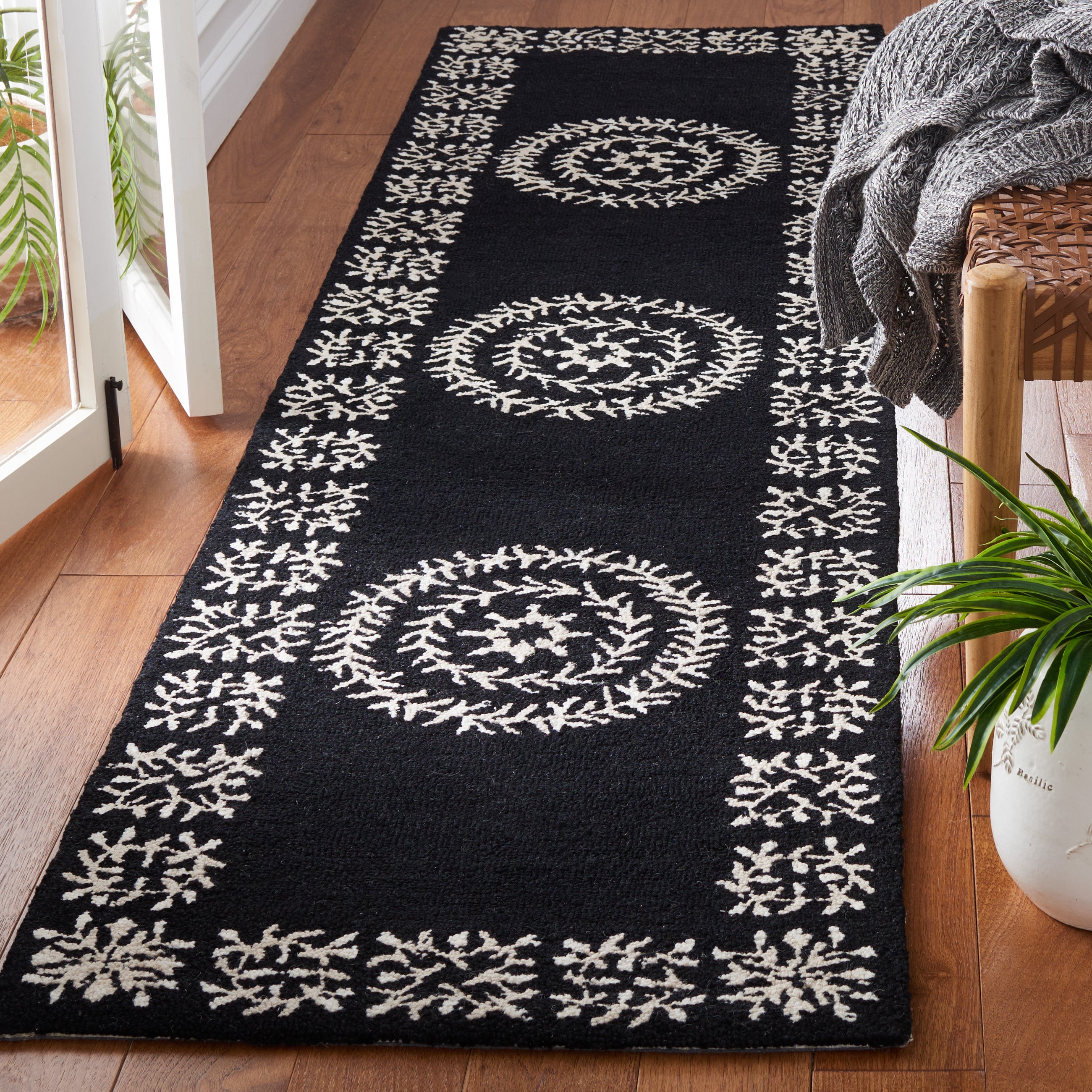 EMPIRE 826 – BLACK / IVORY