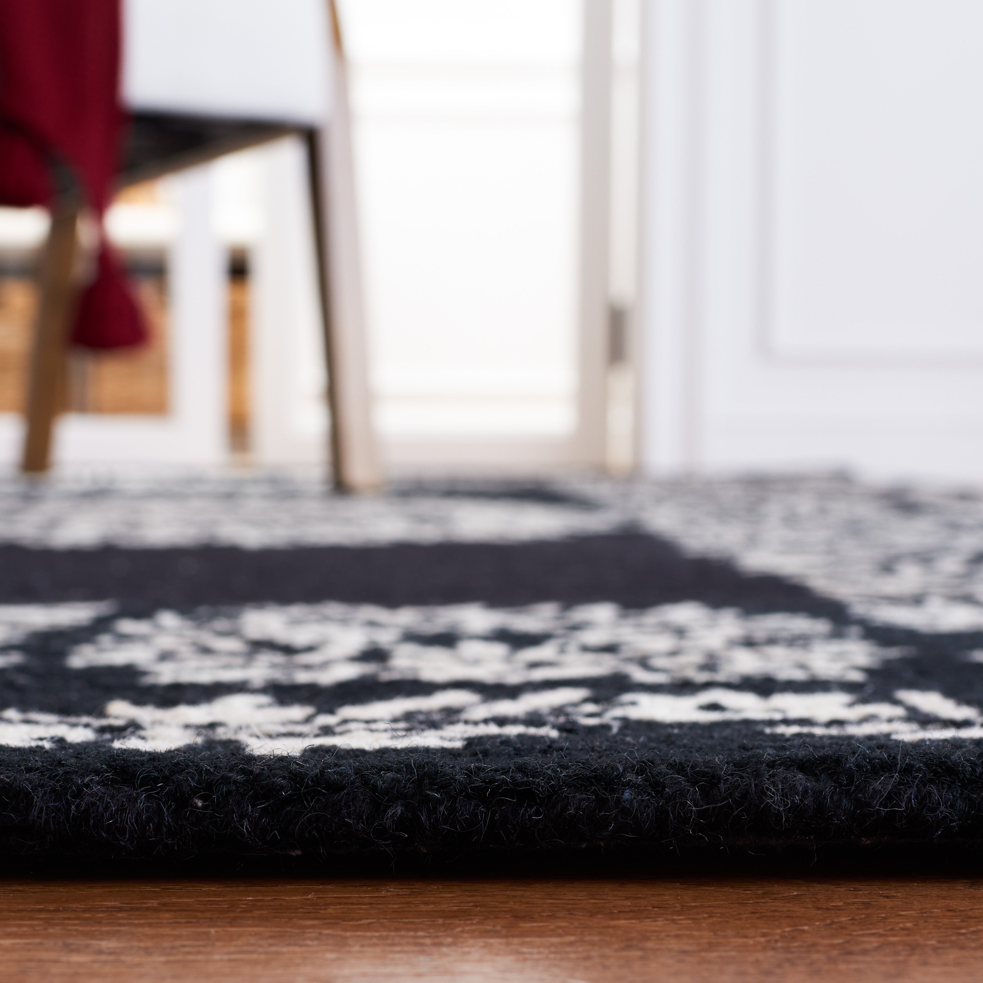 EMPIRE 826 – BLACK / IVORY