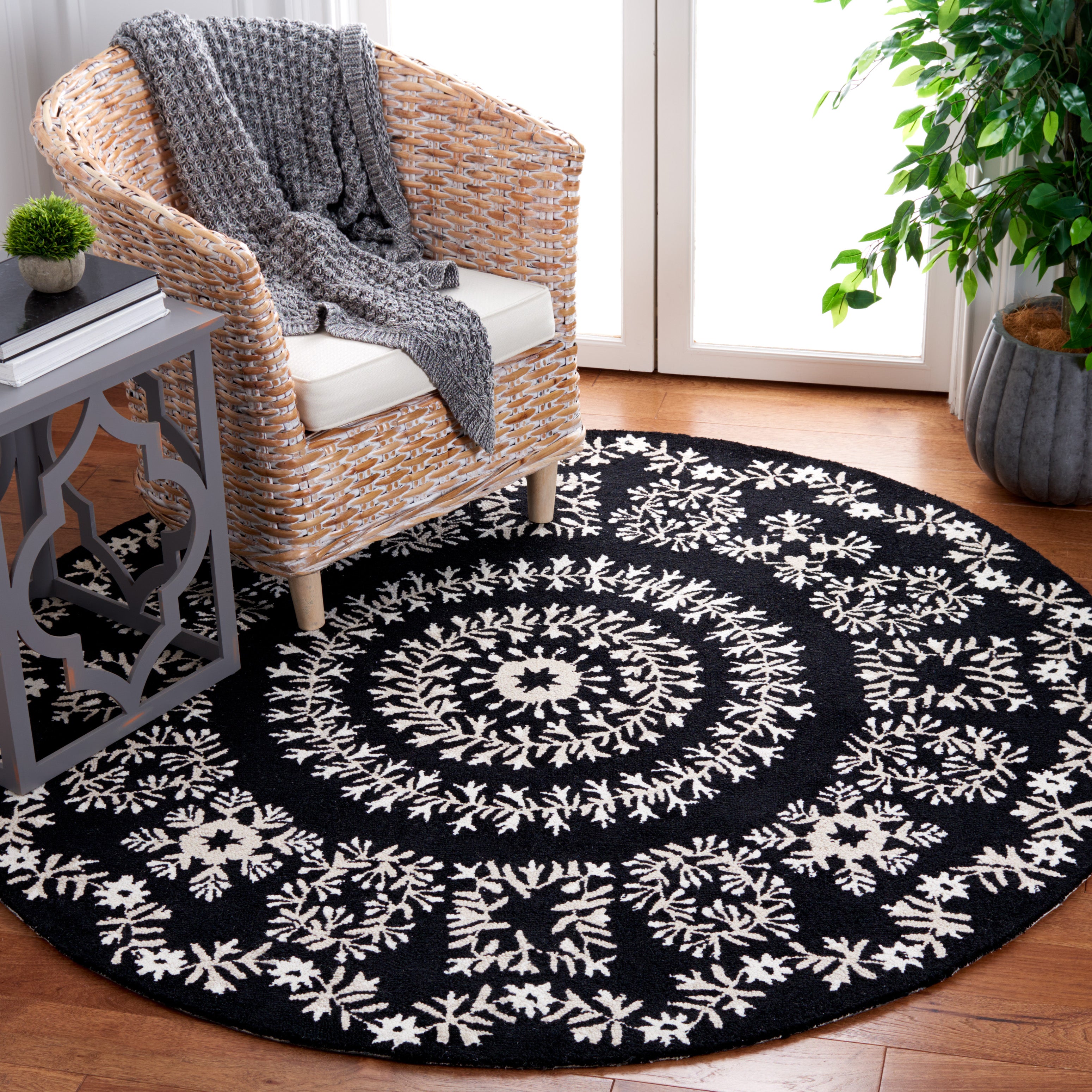 EMPIRE 826 – BLACK / IVORY