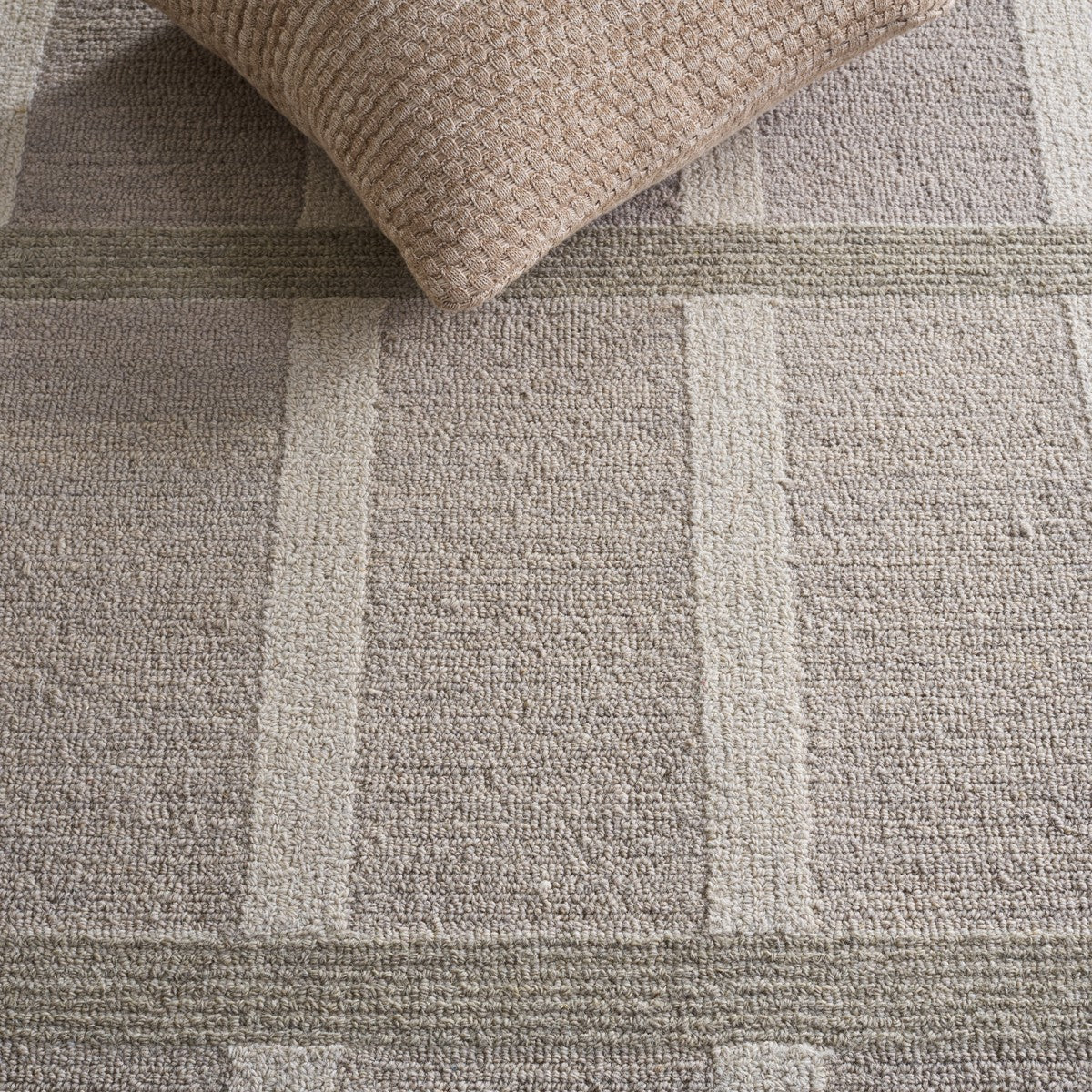 GREY / IVORY