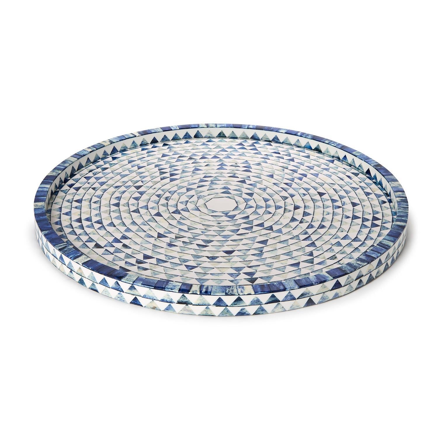 Two's Company Blue/Wht Triangle Inlaid Decorative Round Serving Tray