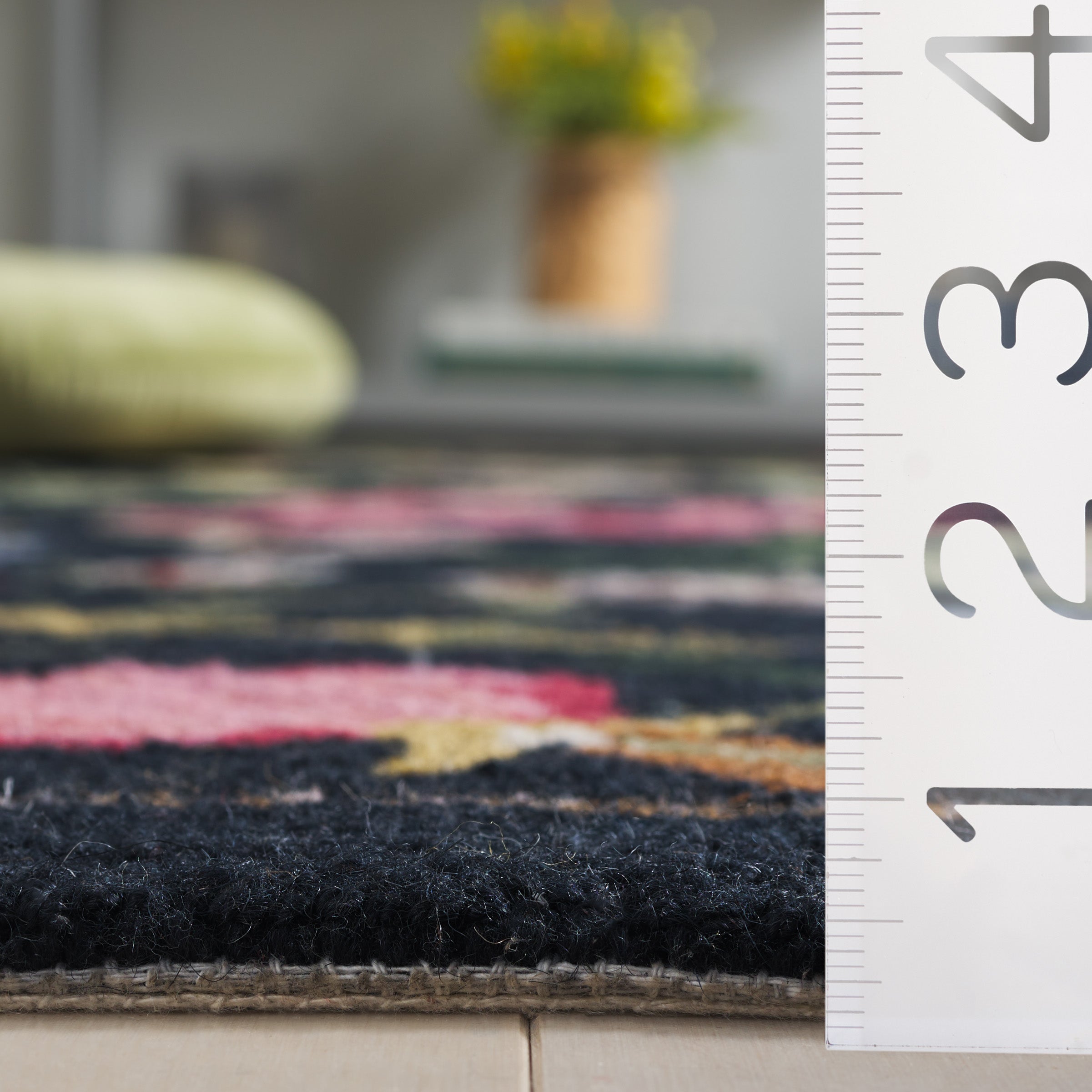 Safavieh Chelsea 335 Rug, HK335 - Black / Pink