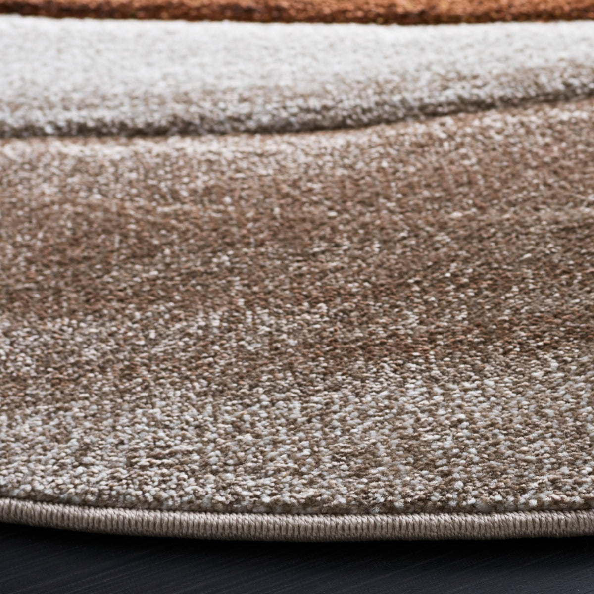 BEIGE / BROWN