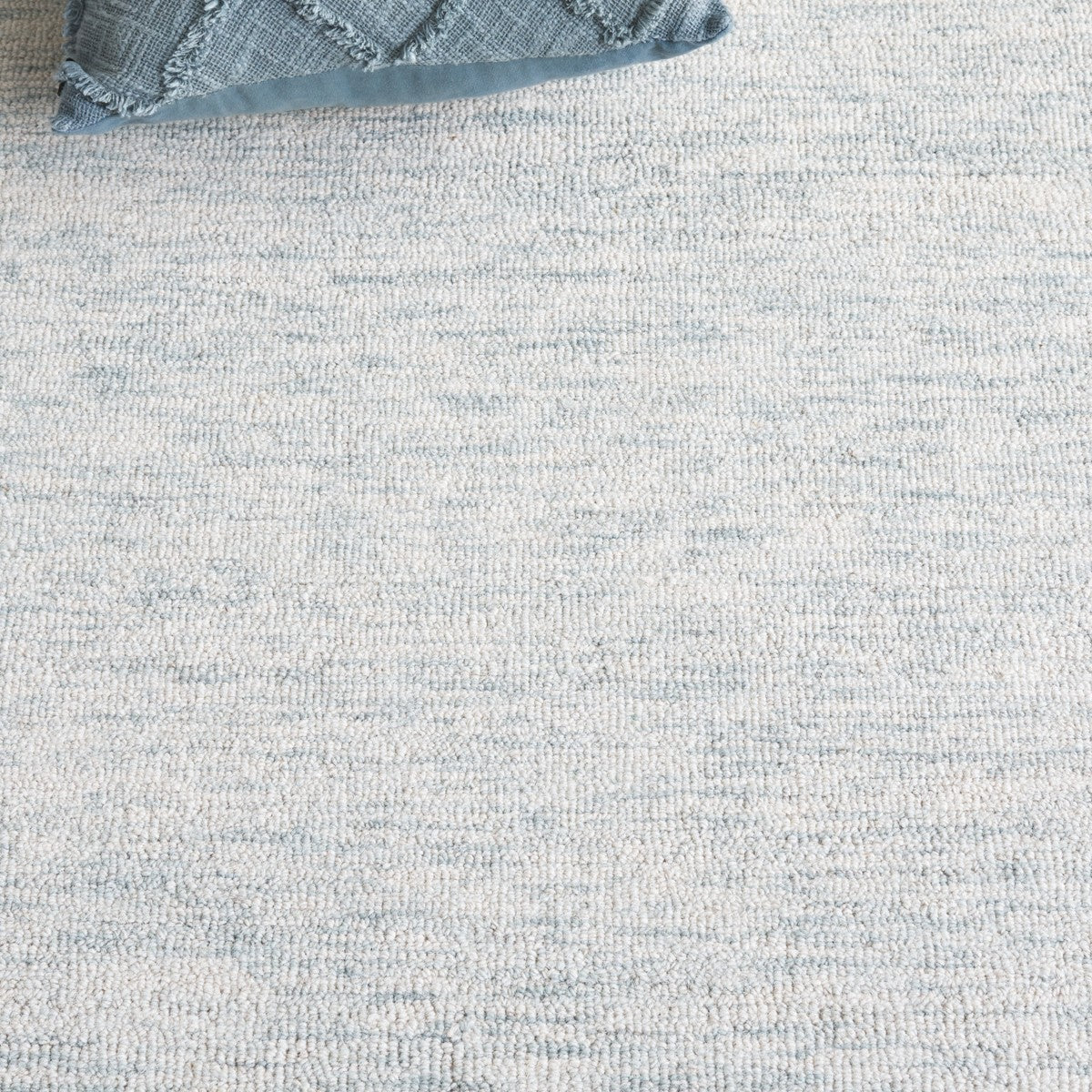 LIGHT BLUE / IVORY