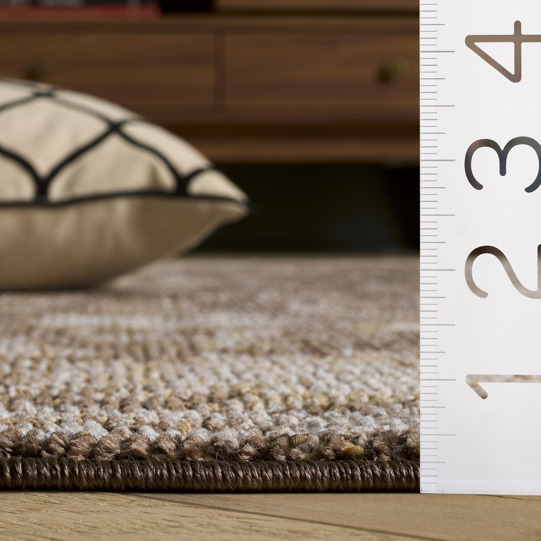 BROWN / IVORY