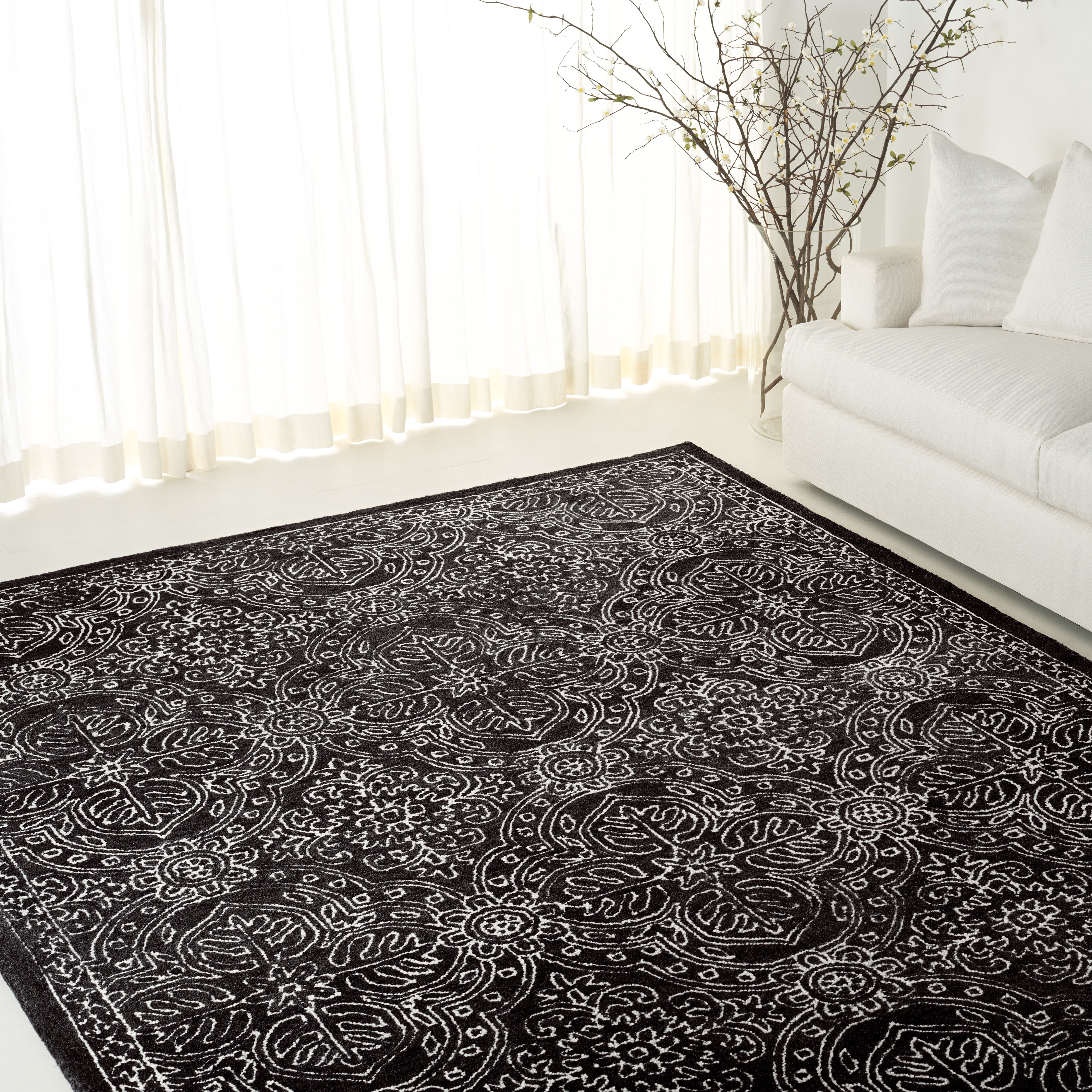 BLACK / IVORY