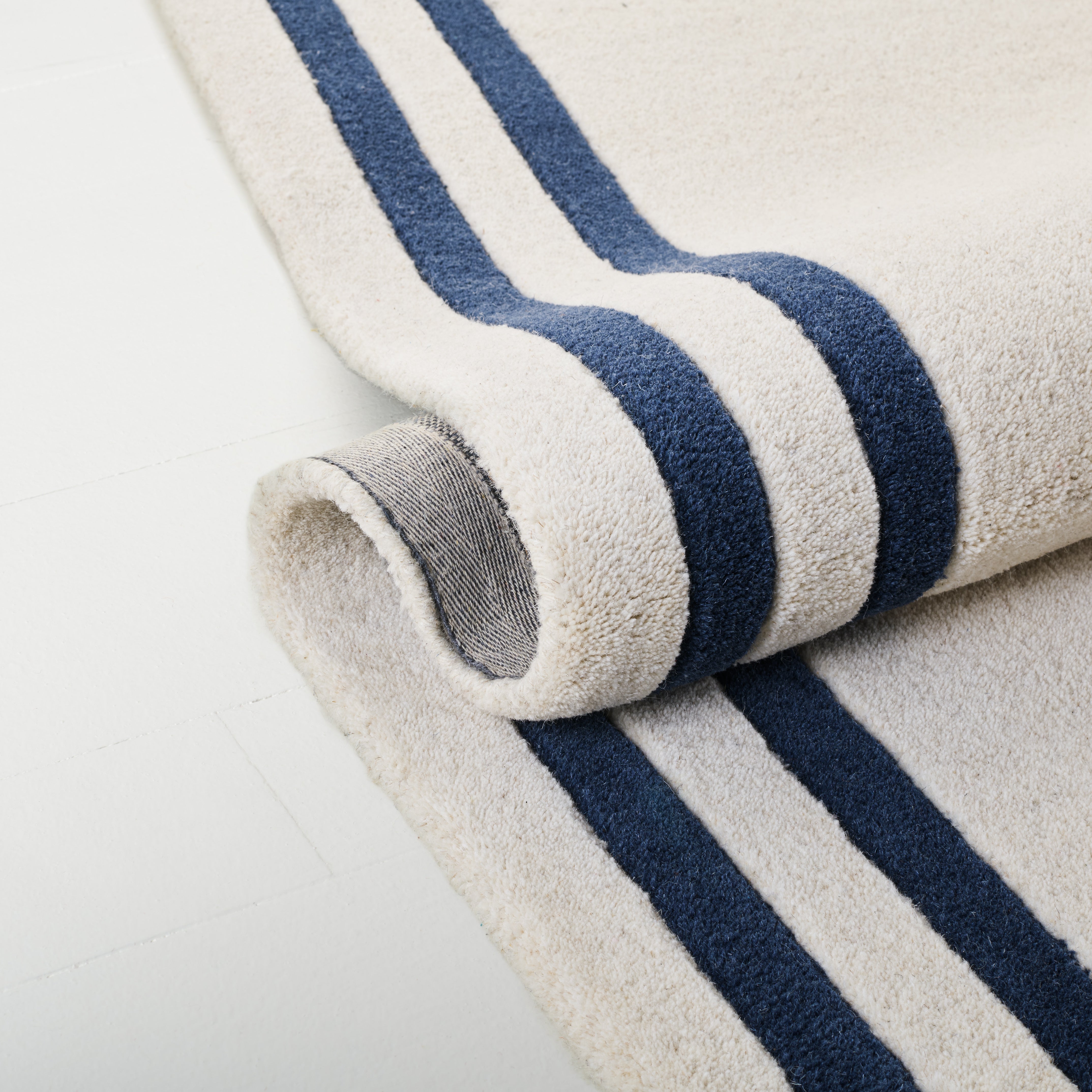 IVORY / NAVY