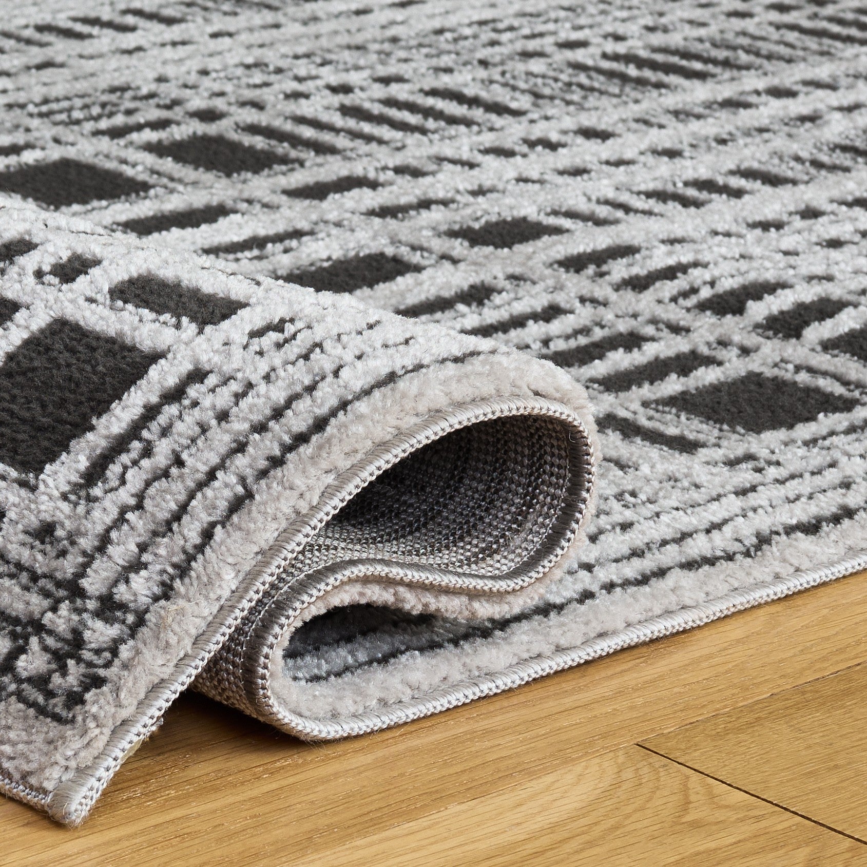 LUNARA 304 – BLACK / IVORY