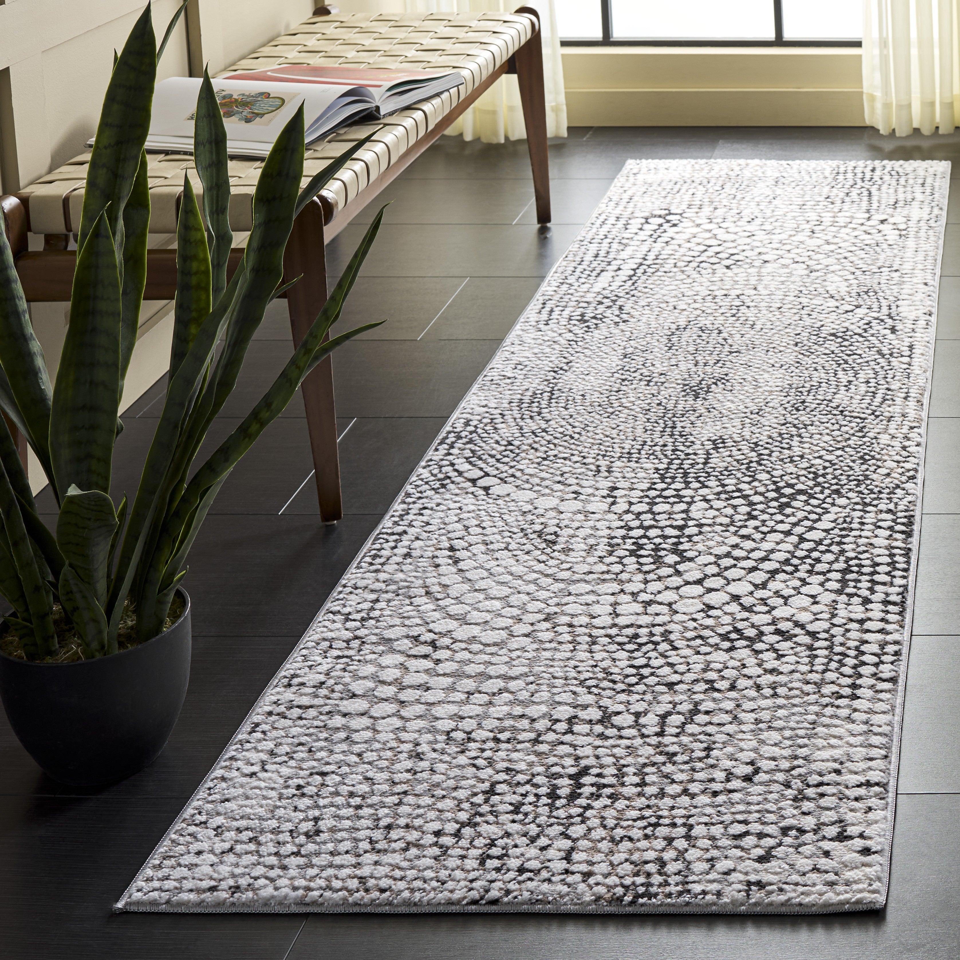 LUNARA 310 – CHARCOAL / IVORY