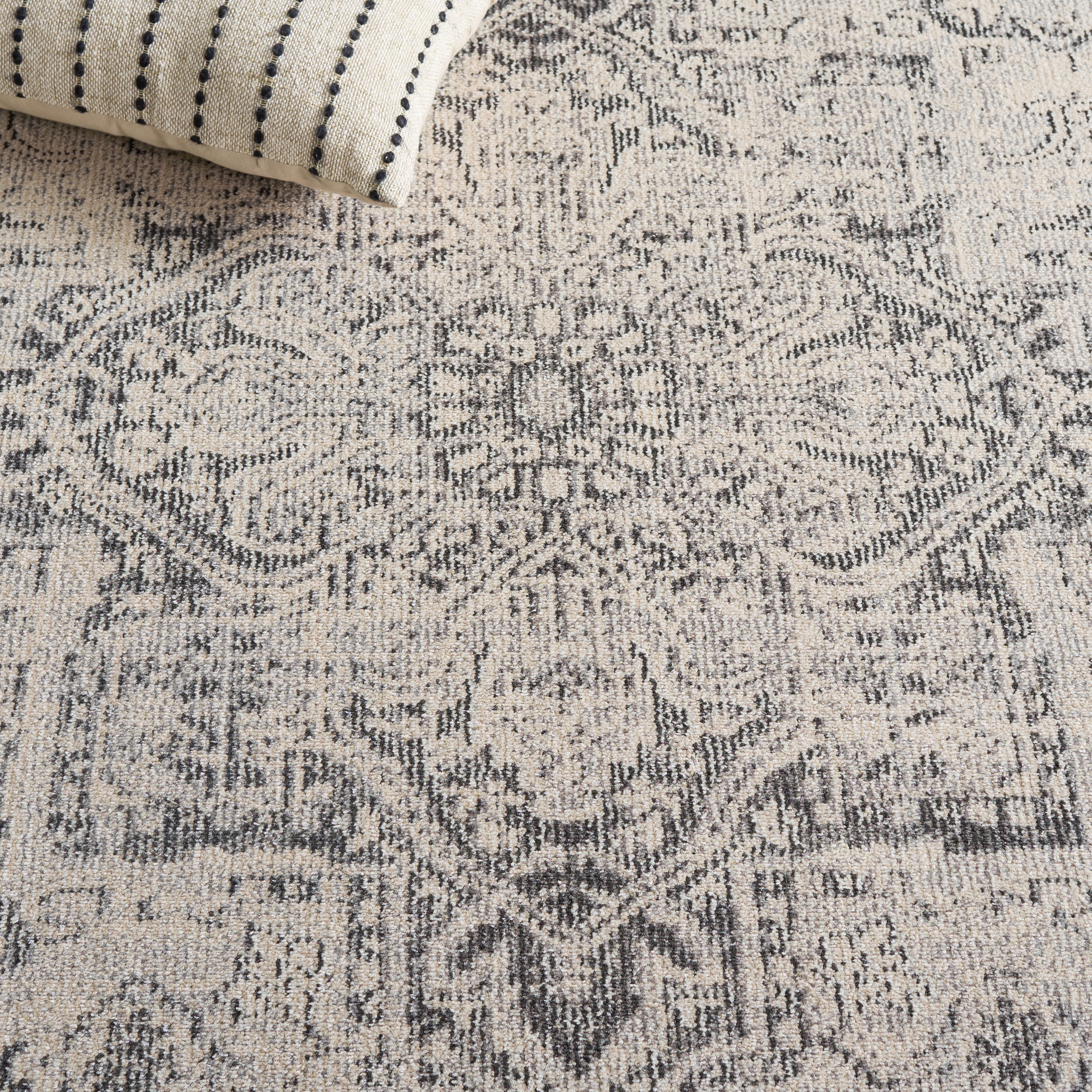 IVORY / GREY