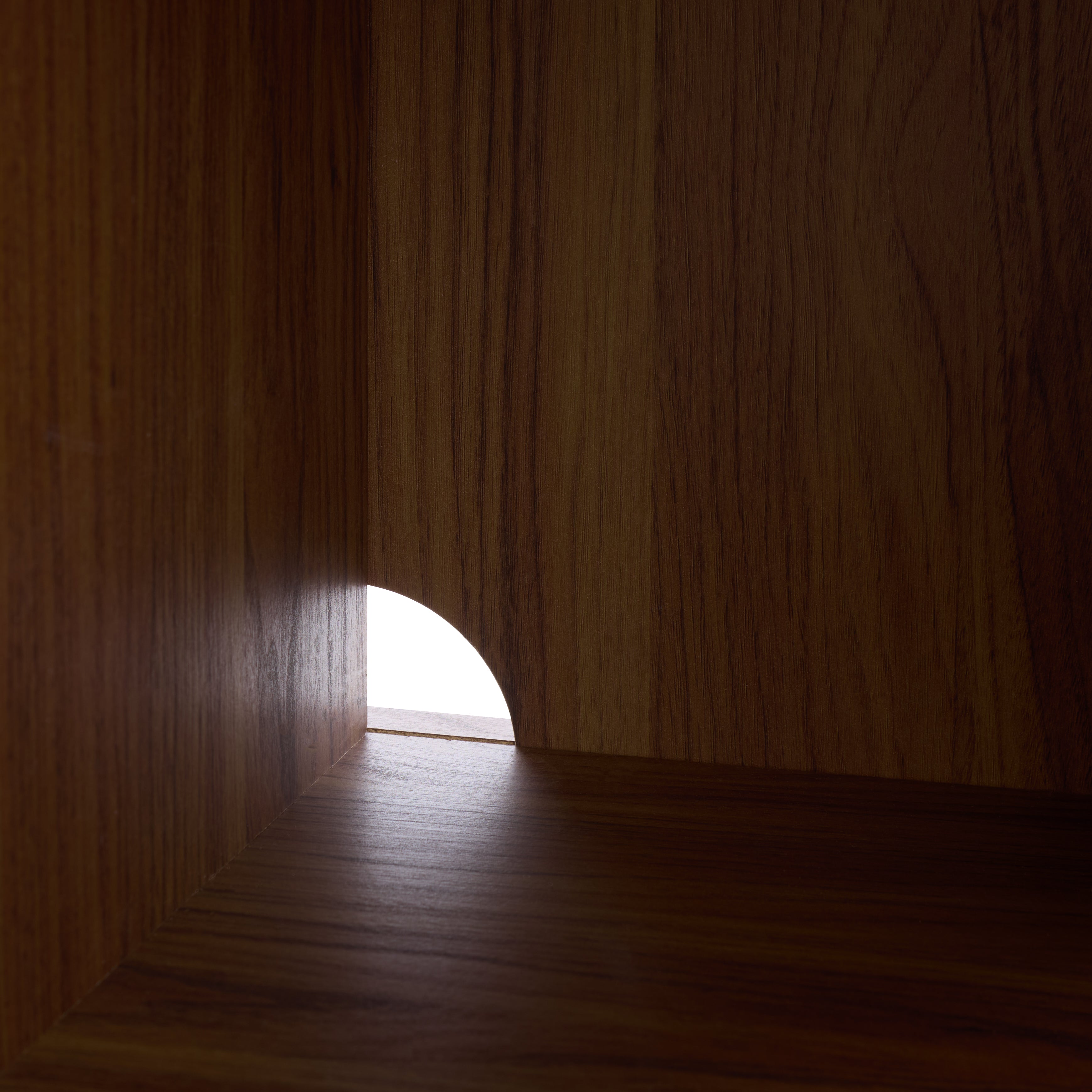 WALNUT / BRASS