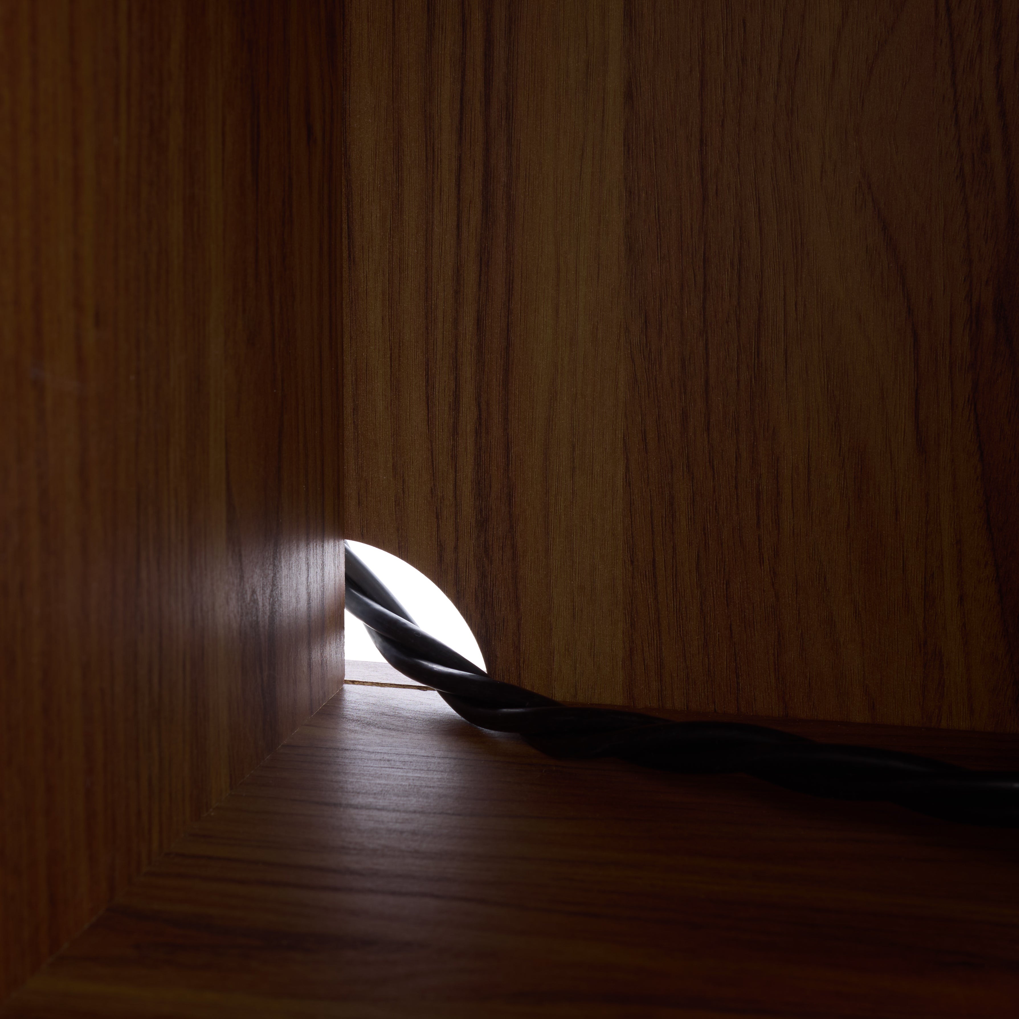 WALNUT / BRASS