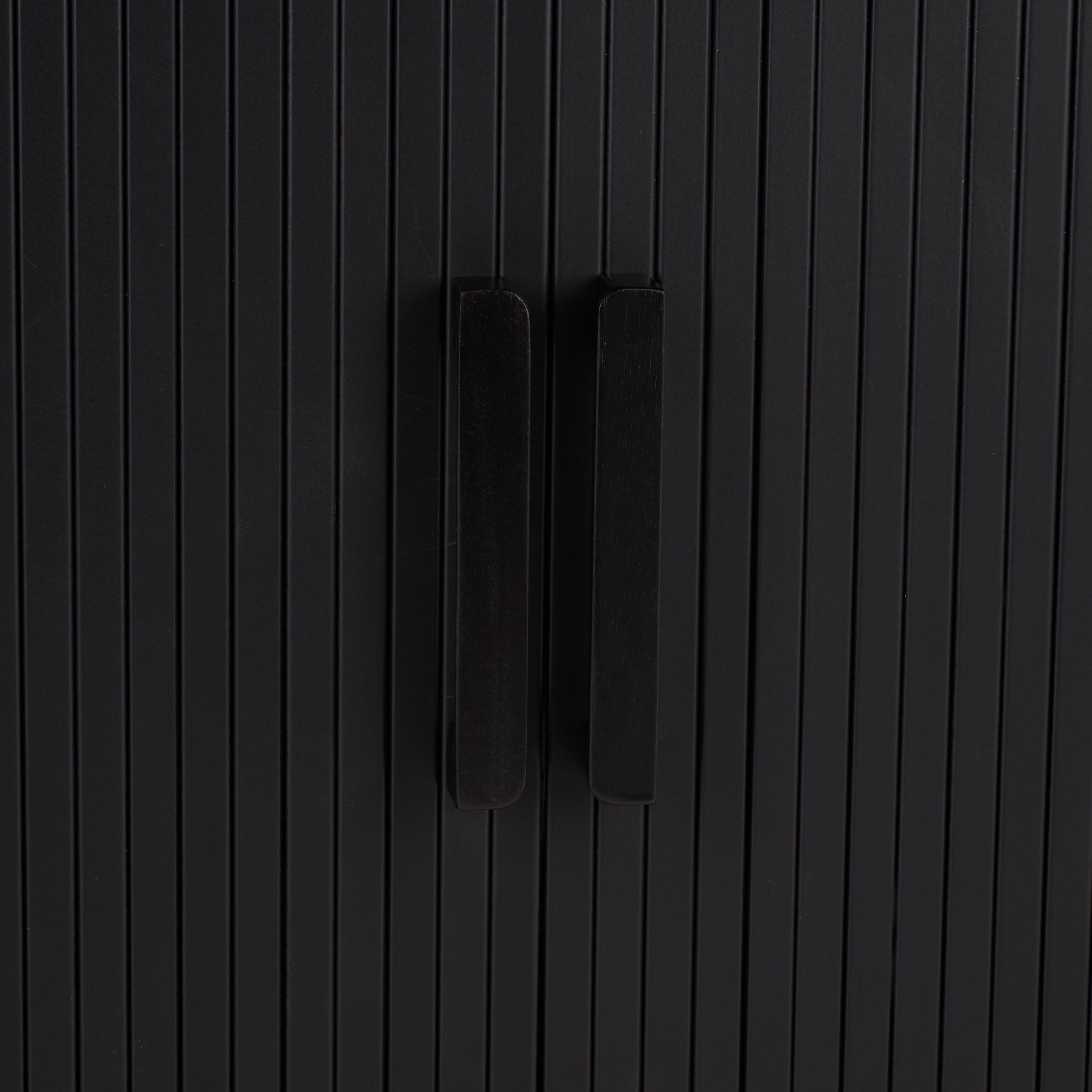 BLACK / BLACK