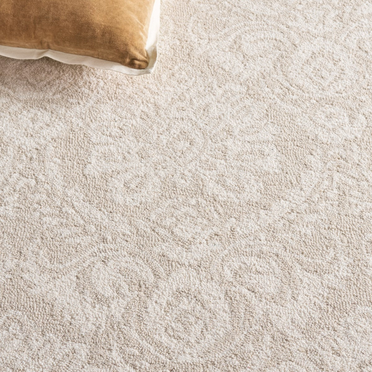 BEIGE / IVORY