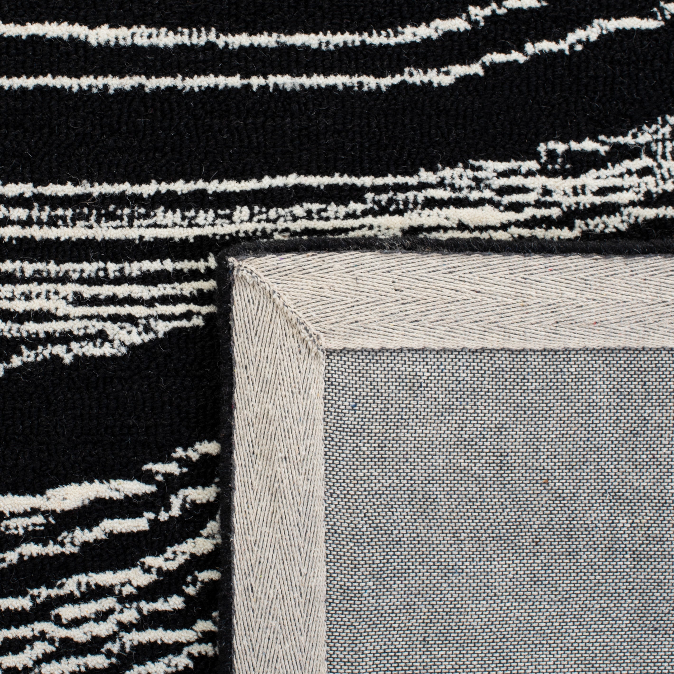 BLACK / IVORY