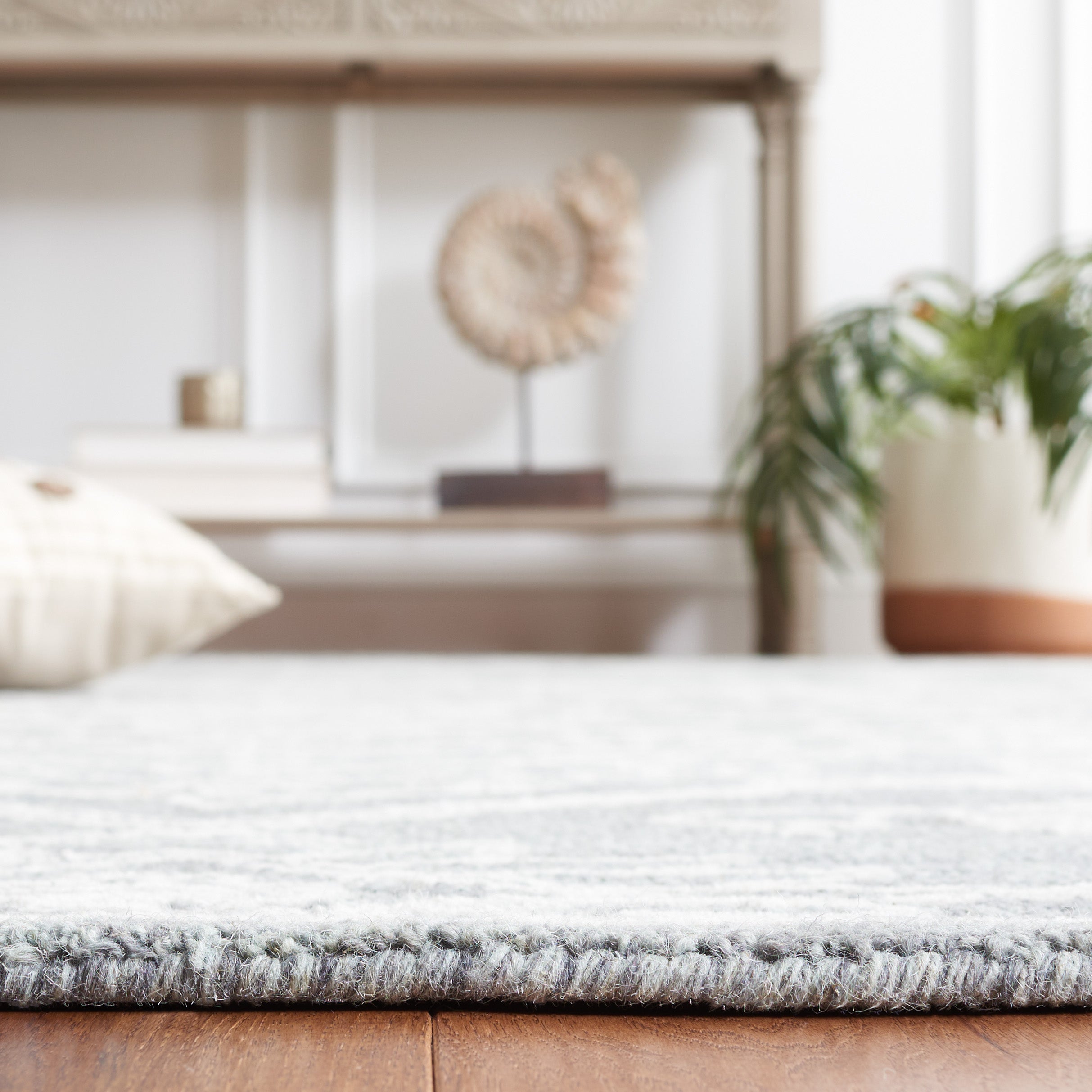 GREY / IVORY