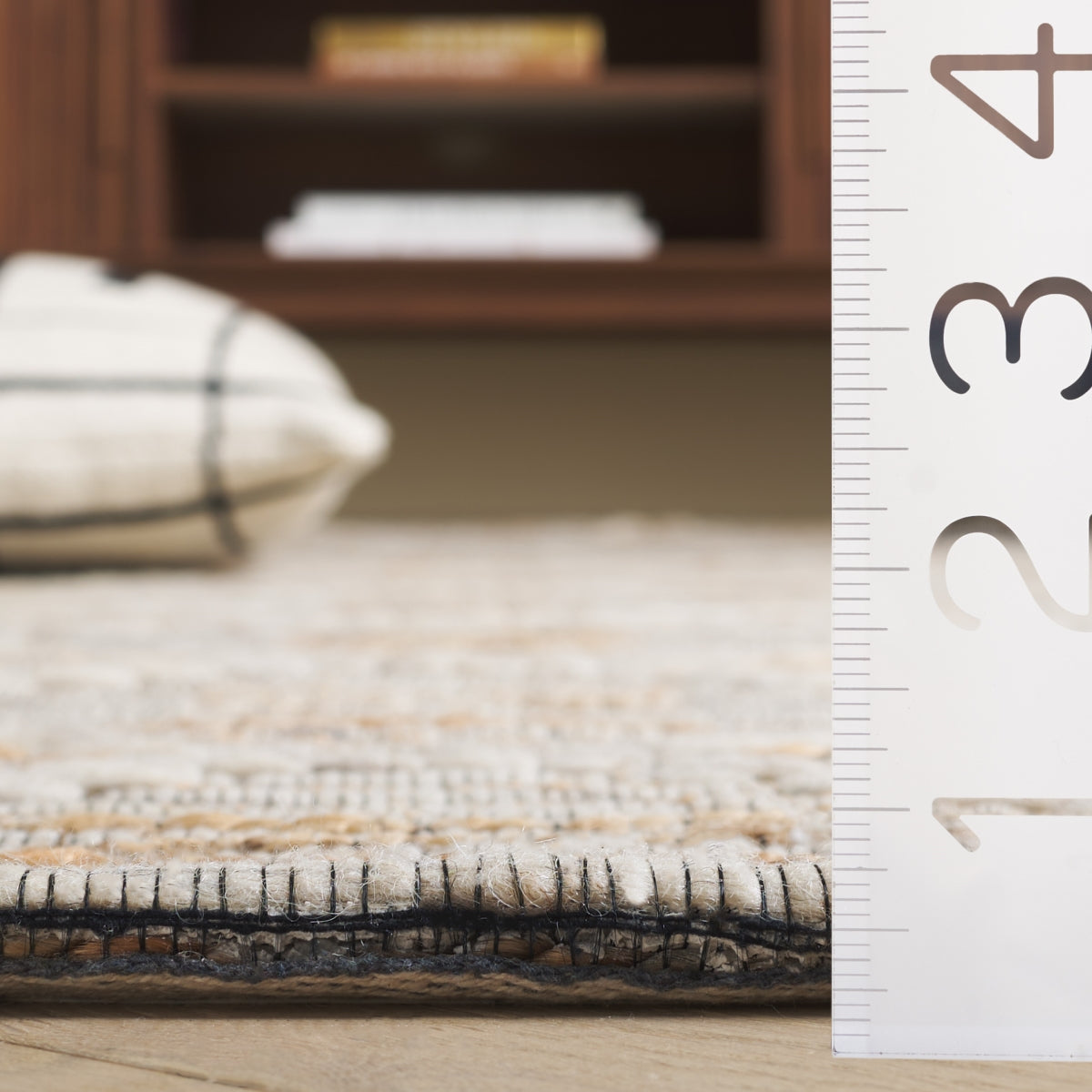 BEIGE / IVORY