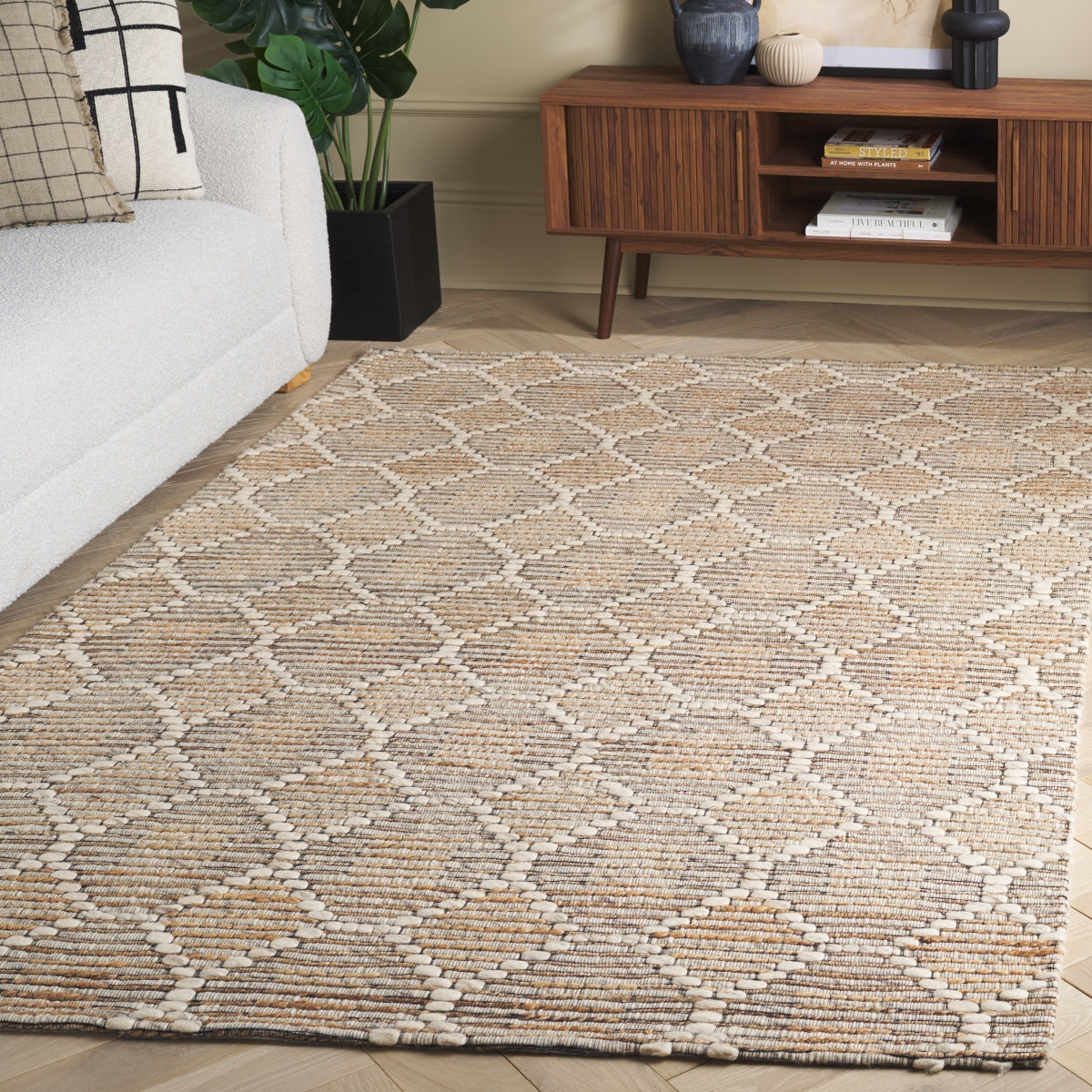 BEIGE / IVORY