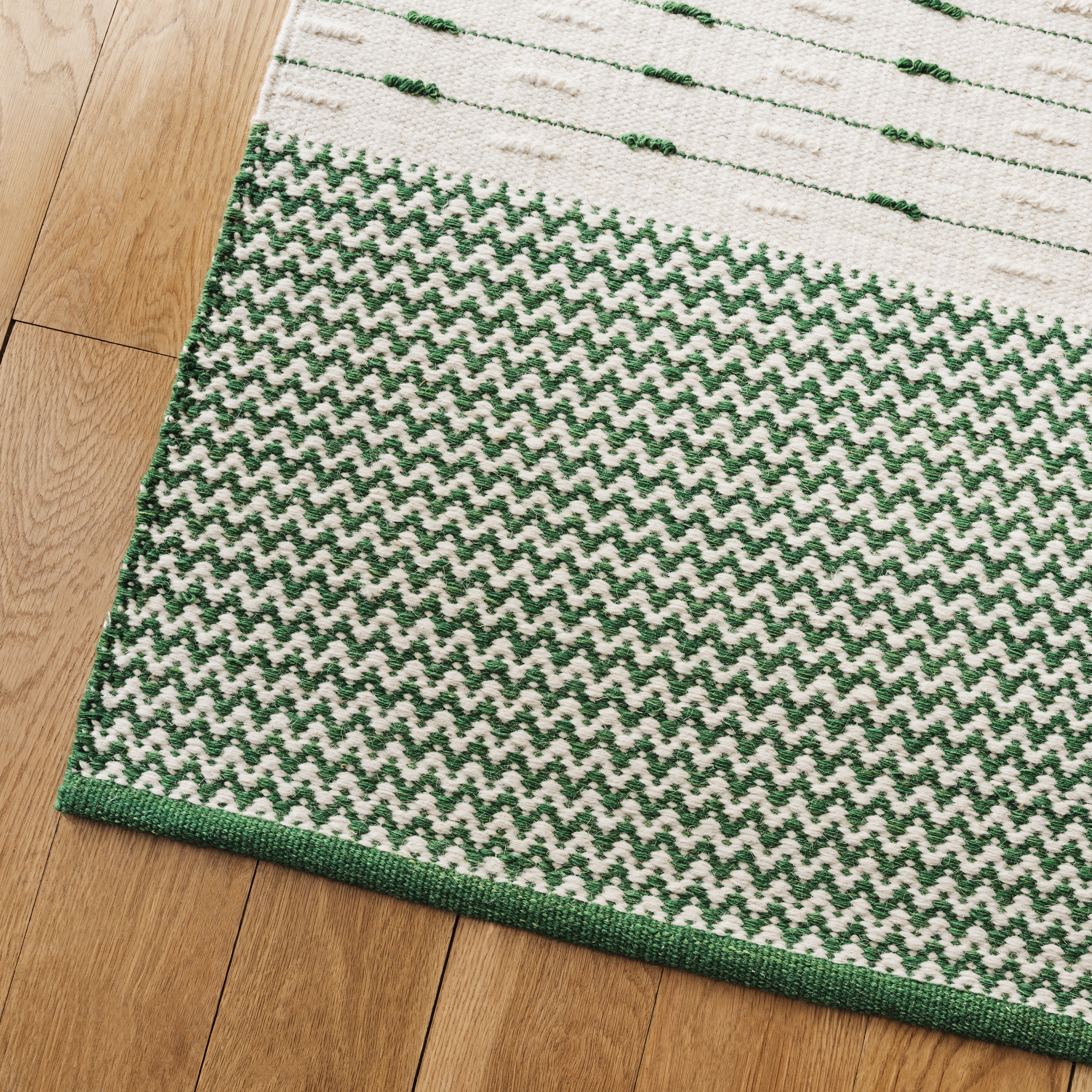 GREEN / IVORY