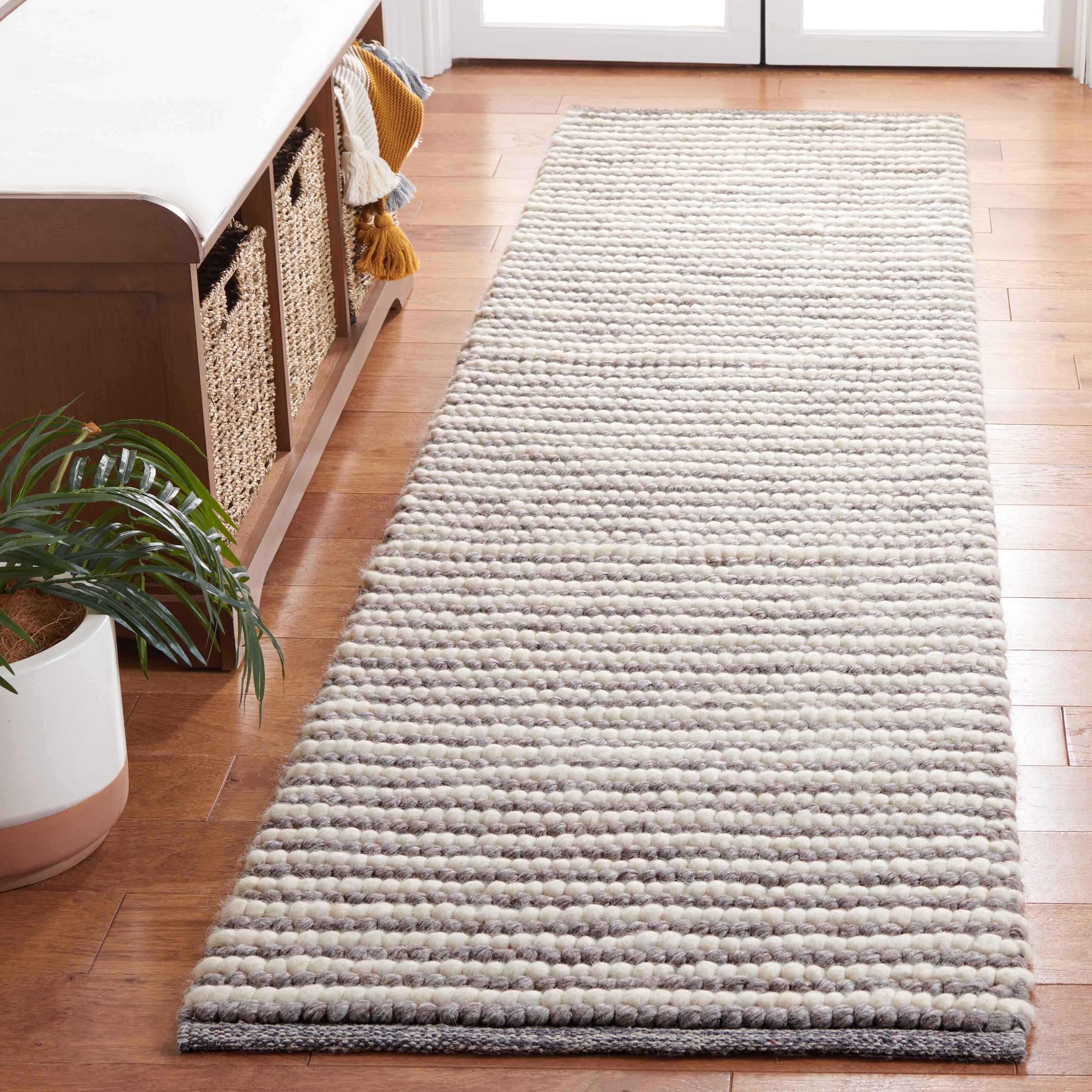 IVORY / DARK BROWN