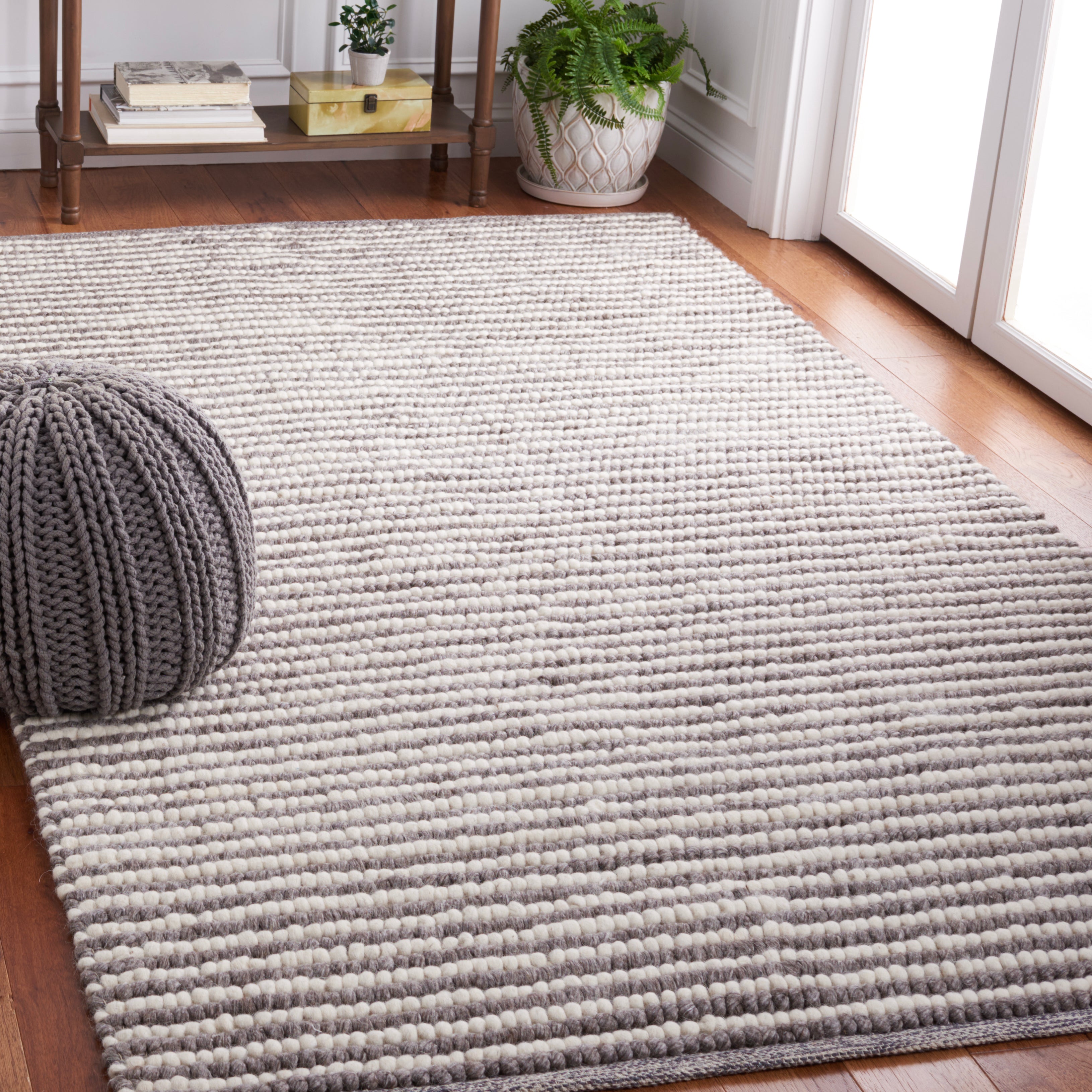 IVORY / DARK BROWN