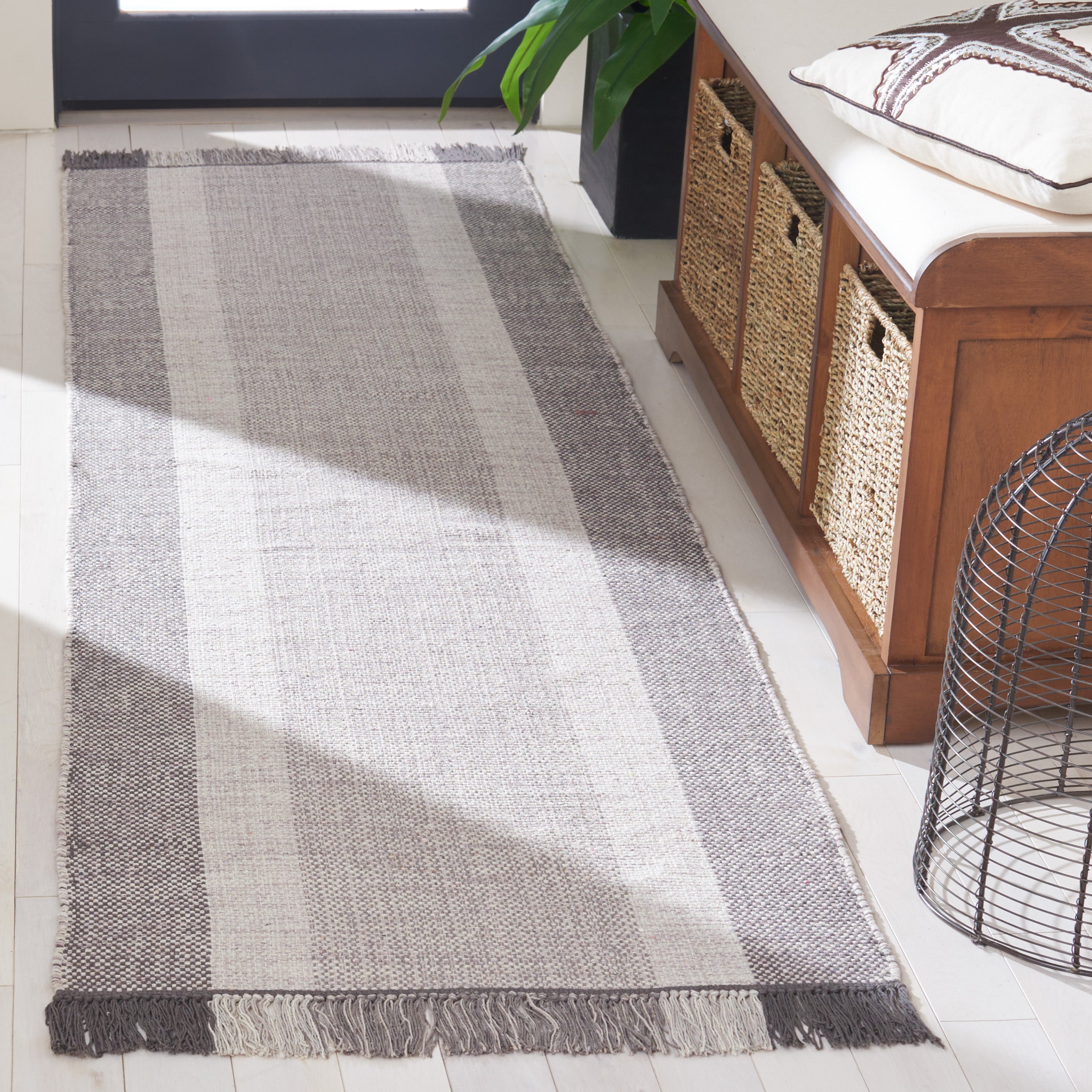 MONTAUK 301 – IVORY / GREY