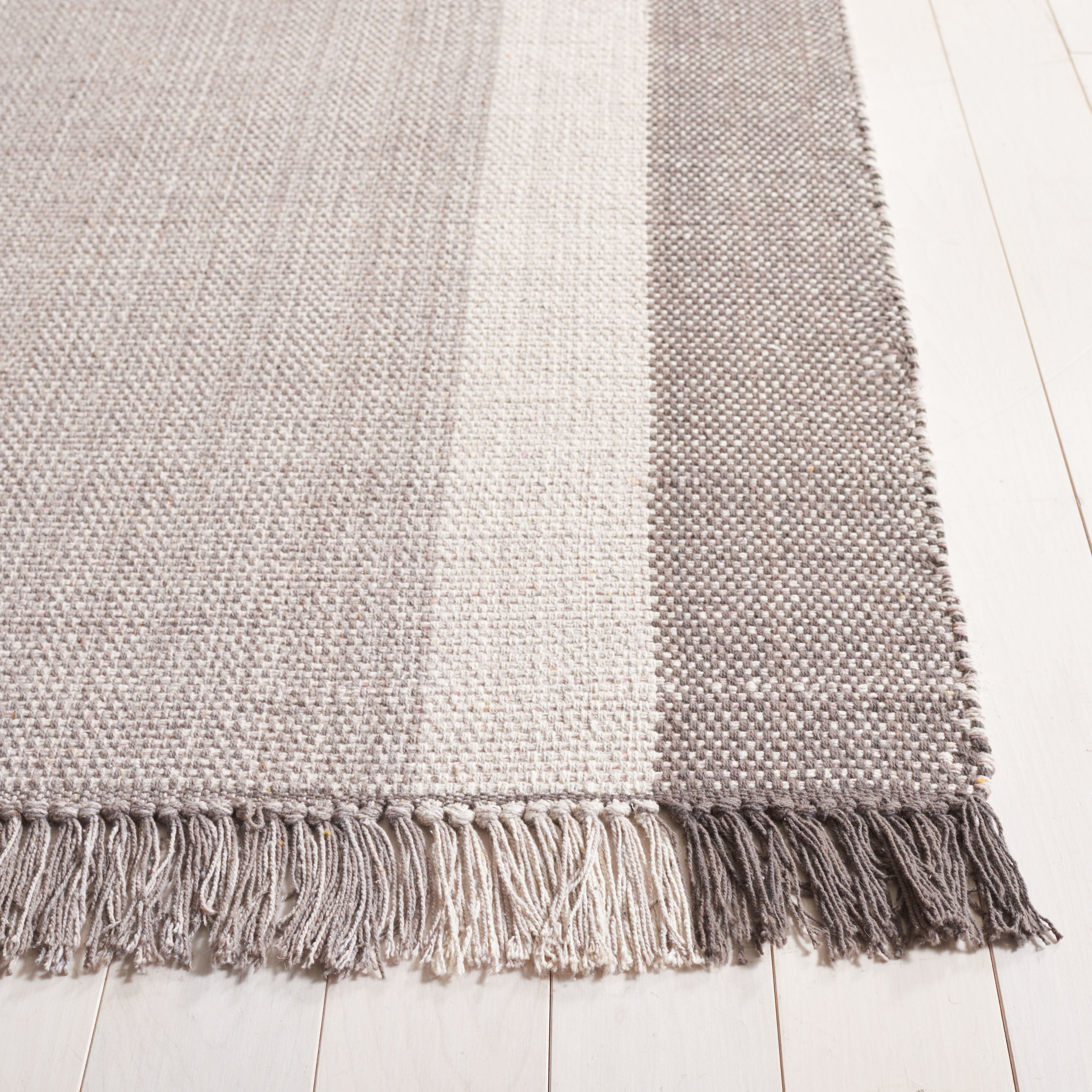 MONTAUK 301 – IVORY / GREY